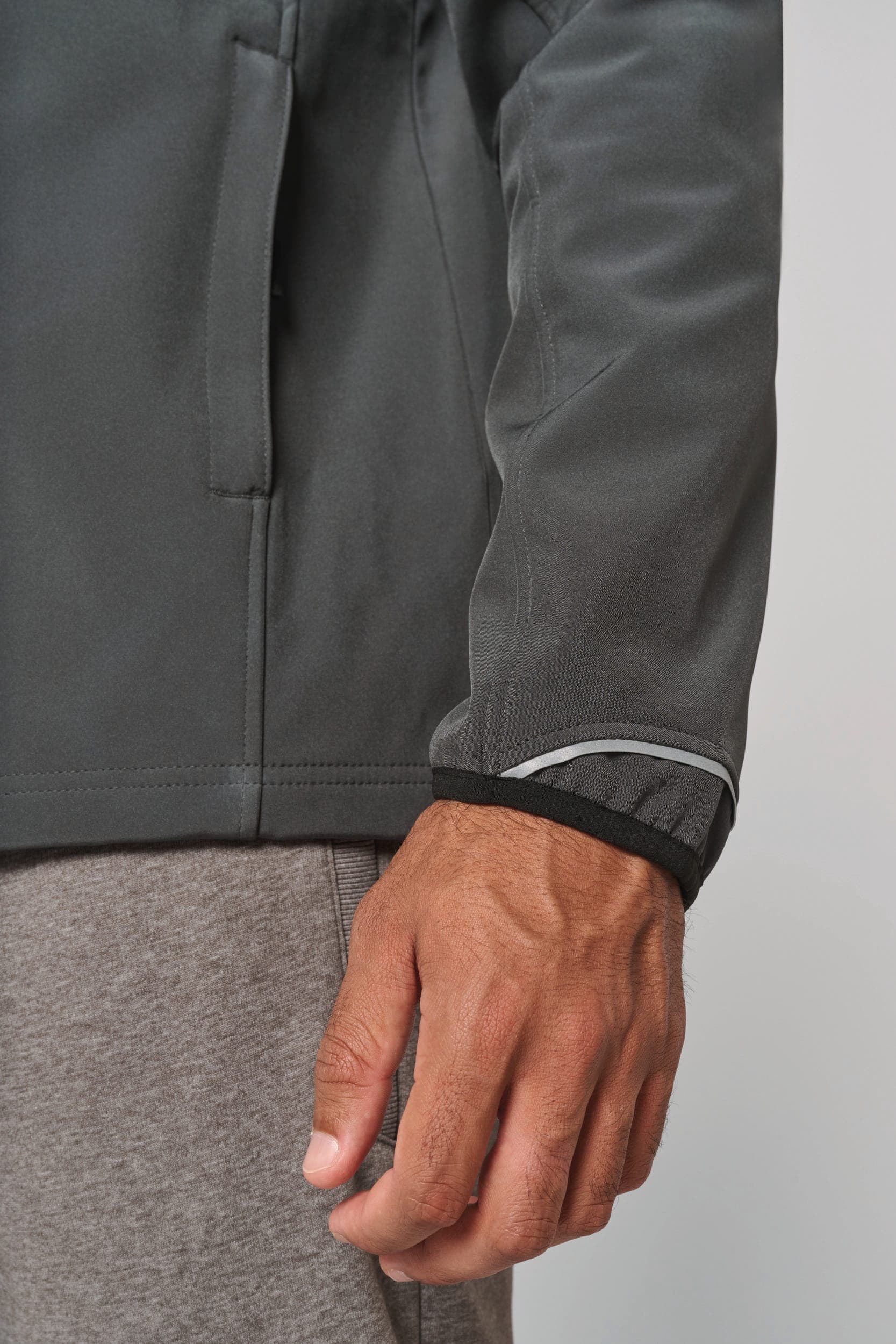 Veste softshell sport manches amovibles unisexe en situation