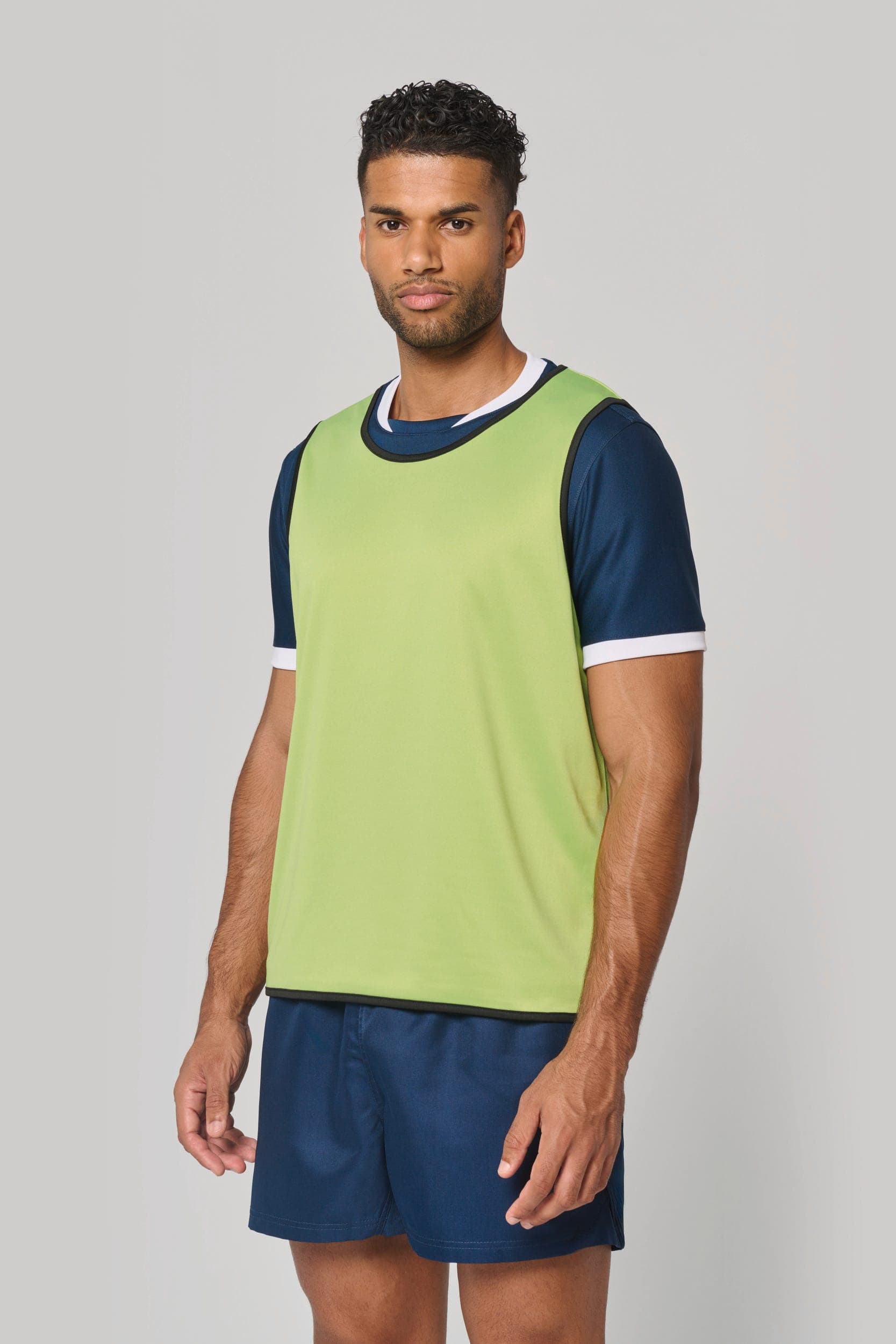 Chasuble de rugby réversible unisexe en situation