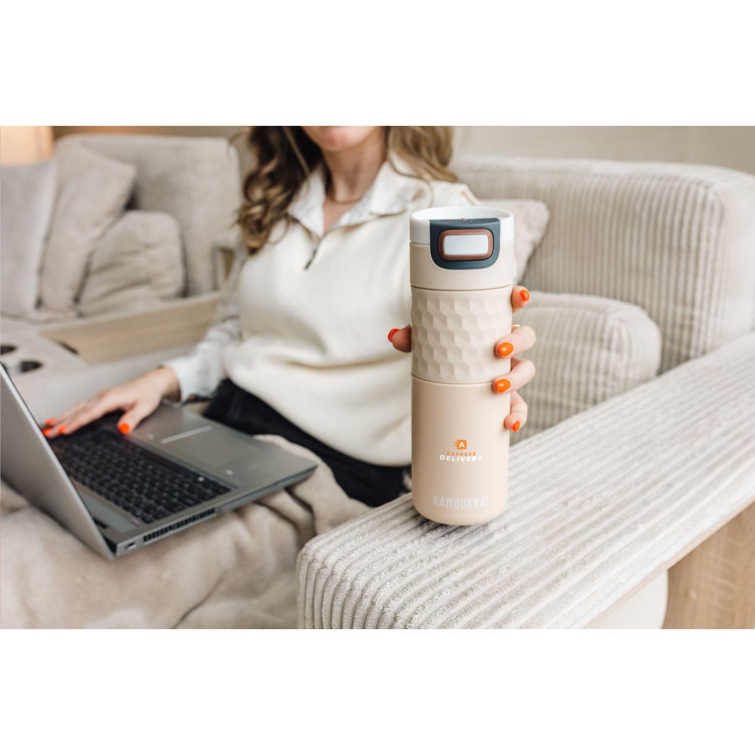 Gobelet thermos Kambukka® Etna Grip 500 ml en situation