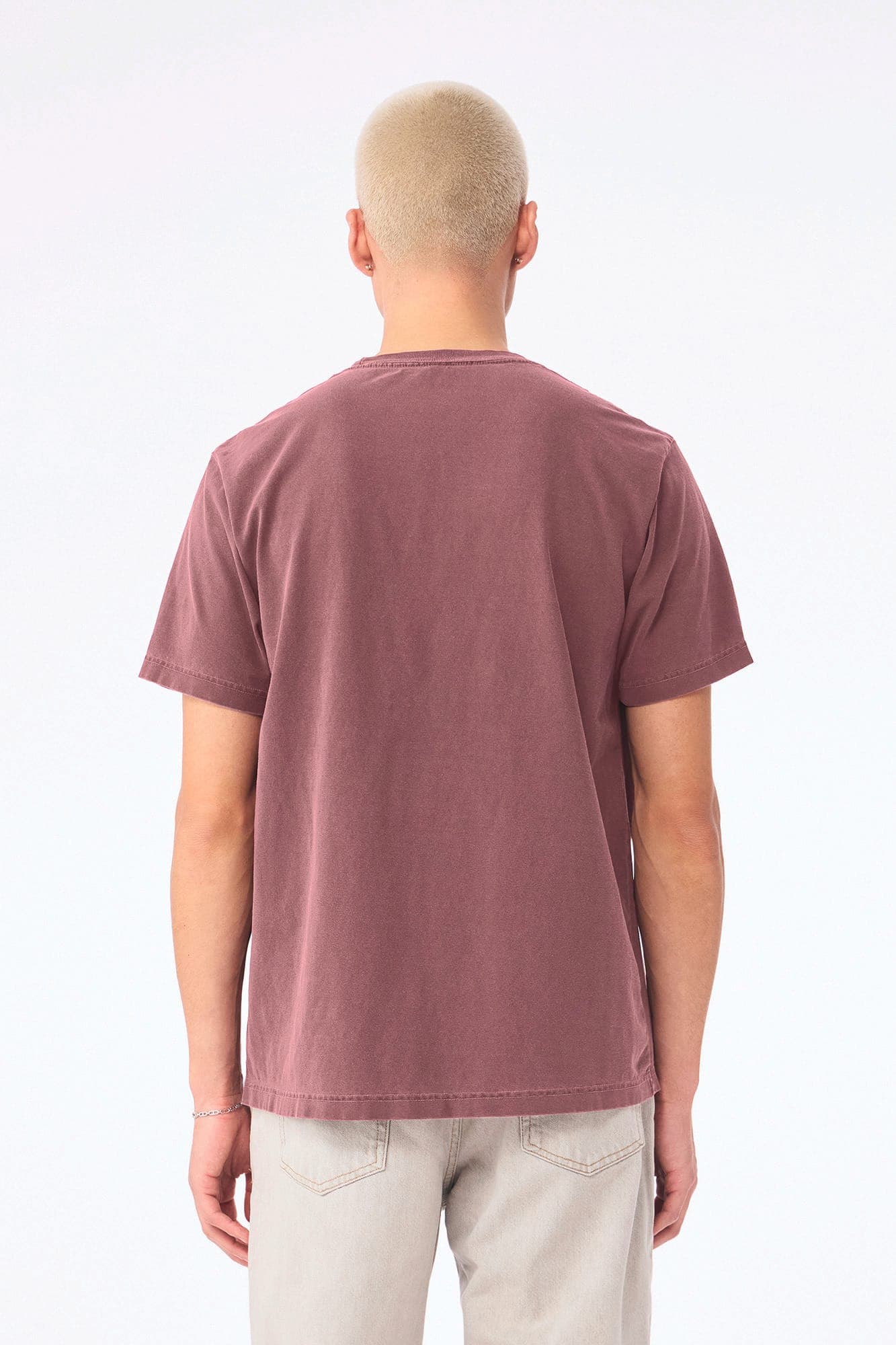T-shirt délavé épais unisexe en situation