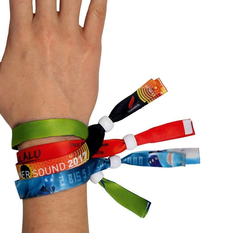 BRACELET INVIOLABLE EN SATIN - SUBLIMATION 1 FACE en situation
