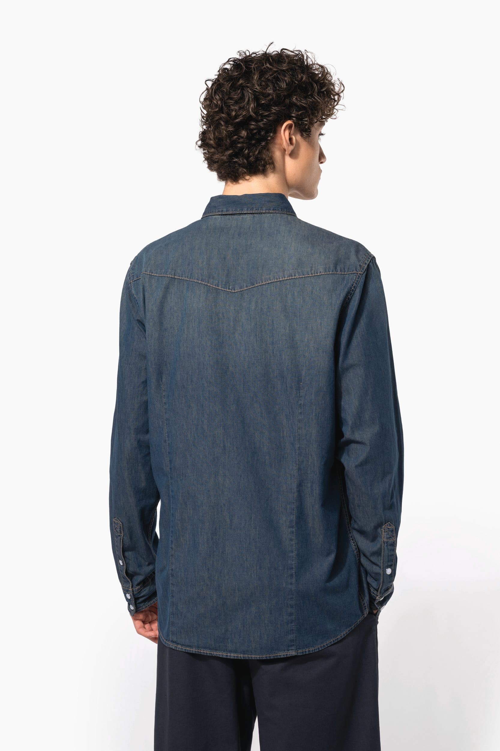 Chemise denim manches longues en situation