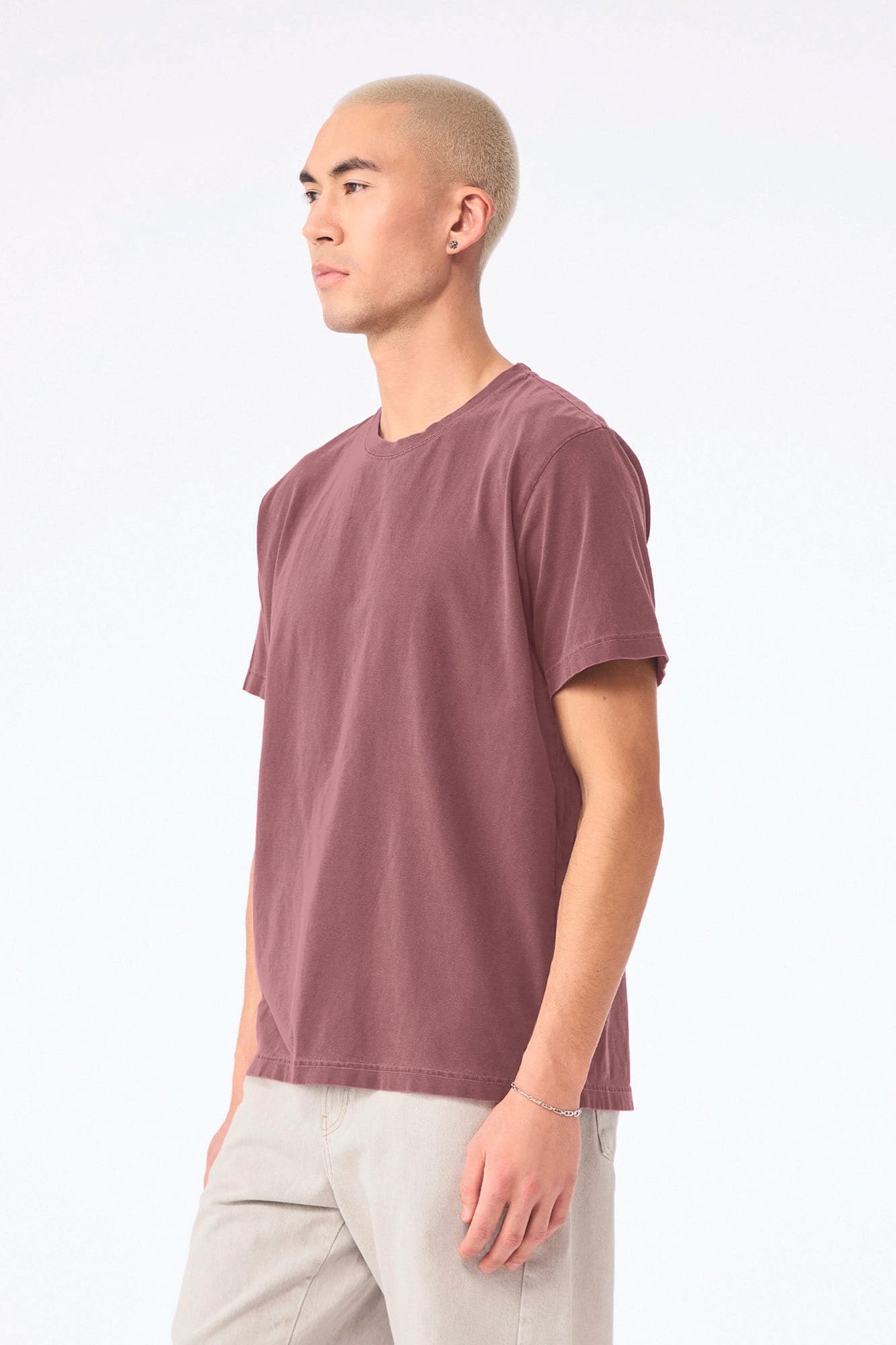 T-shirt délavé épais unisexe en situation