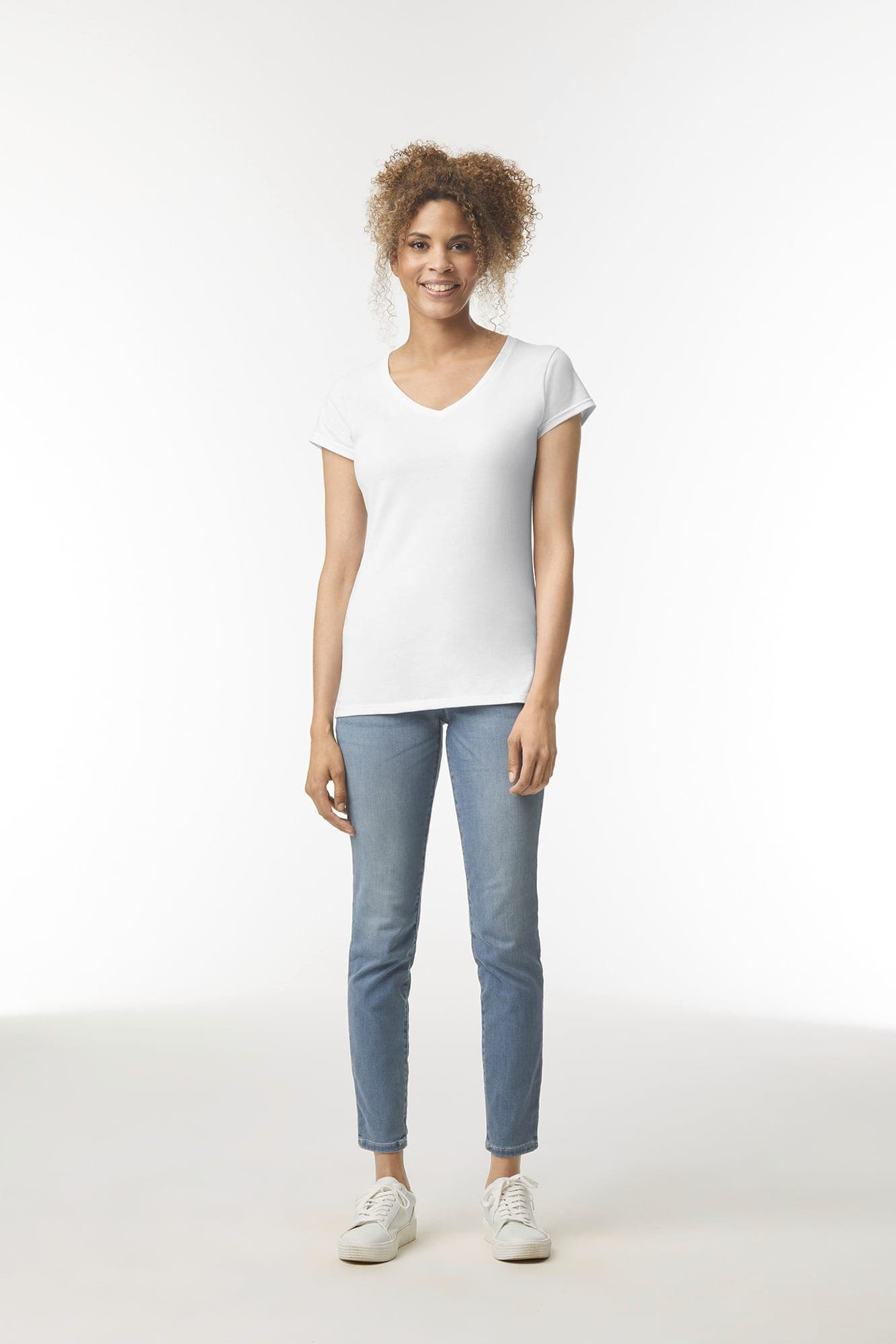 T-shirt femme col v Softstyle en situation