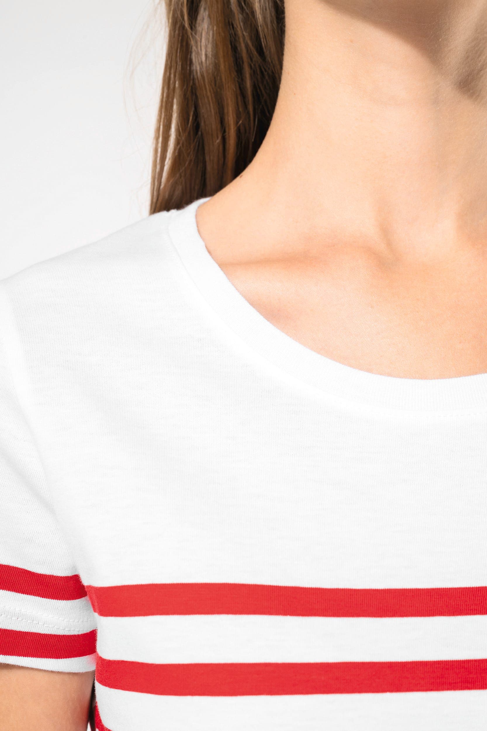 T-shirt marin col rond Bio femme en situation