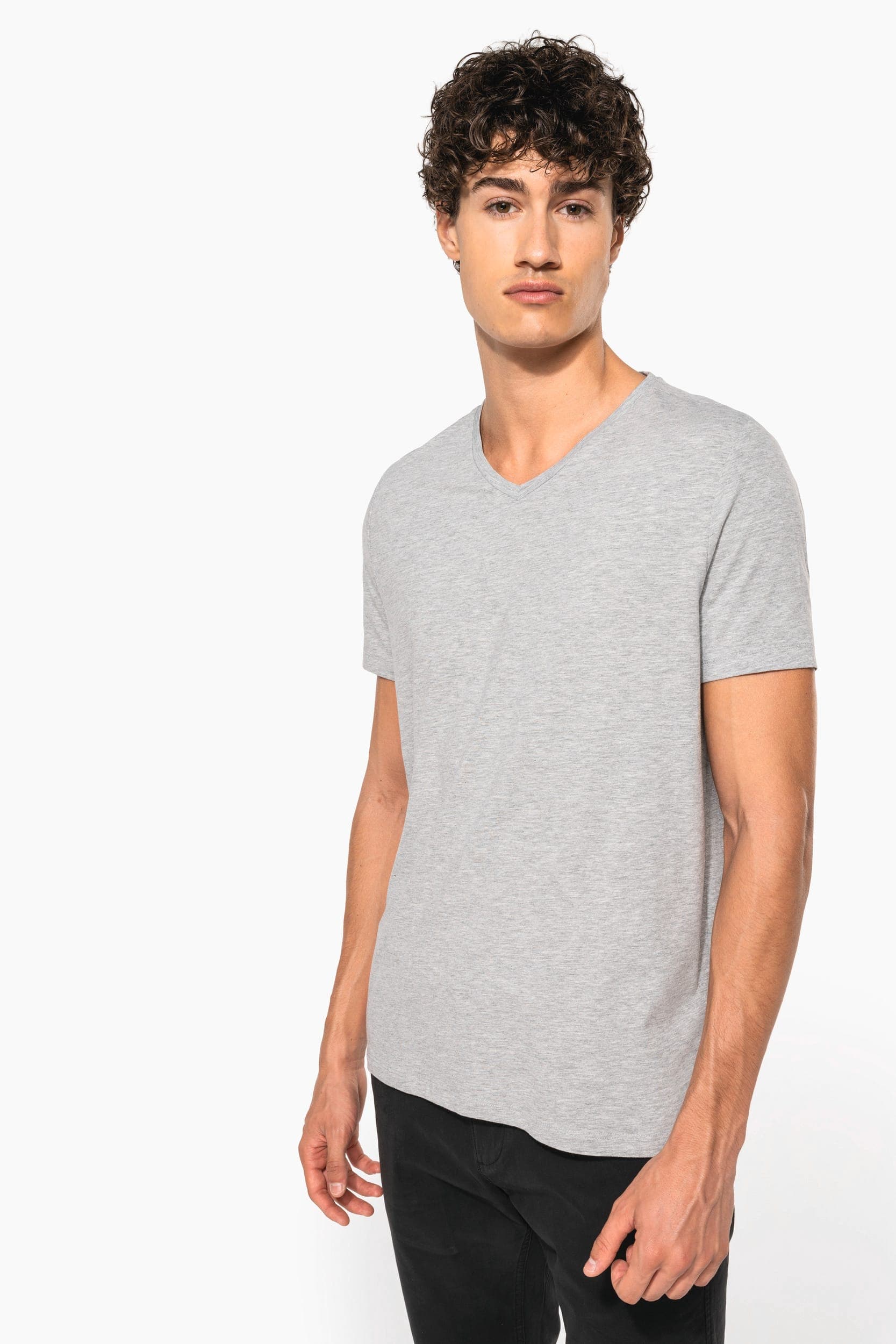 T-shirt manches courtes col V homme en situation