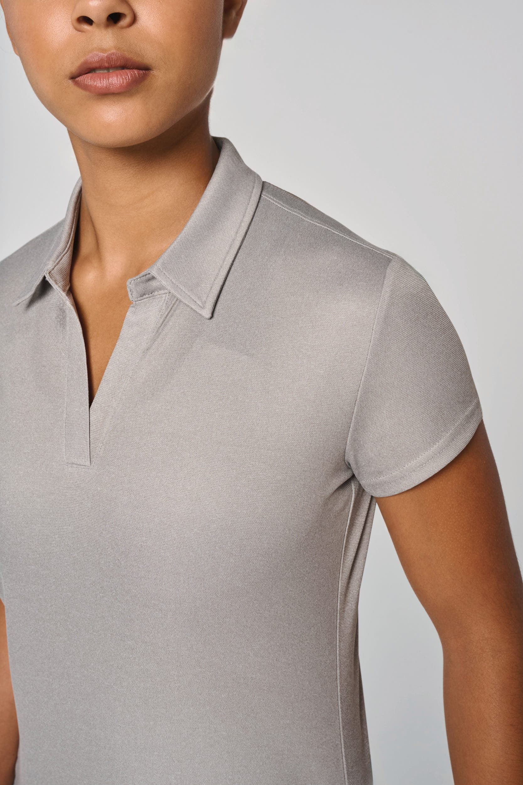 Polo sport manches courtes femme en situation