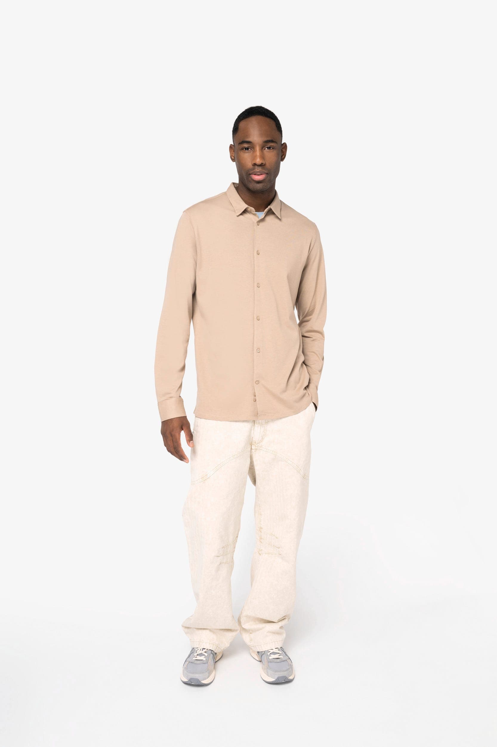 Chemise écoresponsable en jersey homme en situation