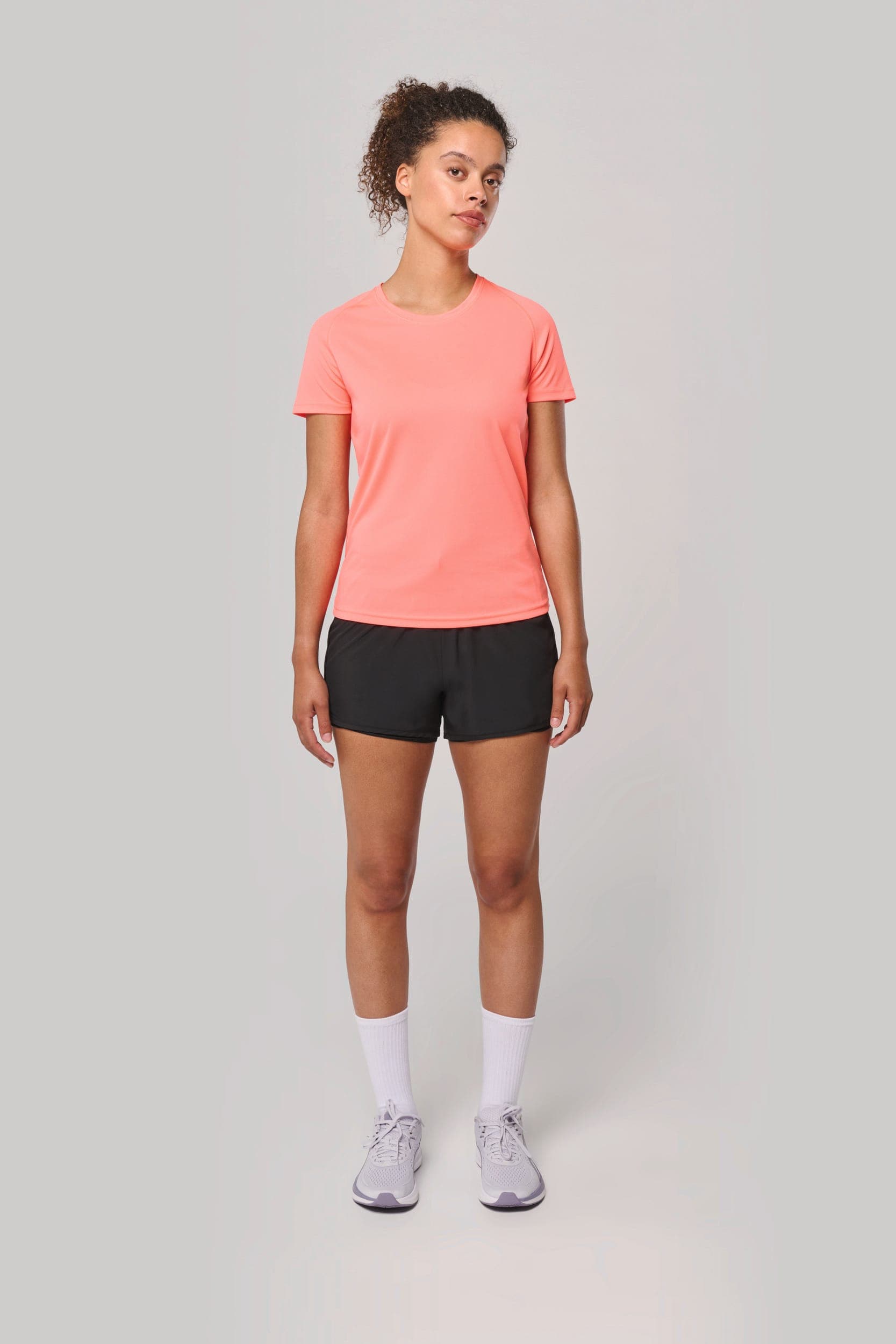 T-shirt de sport manches courtes femme en situation