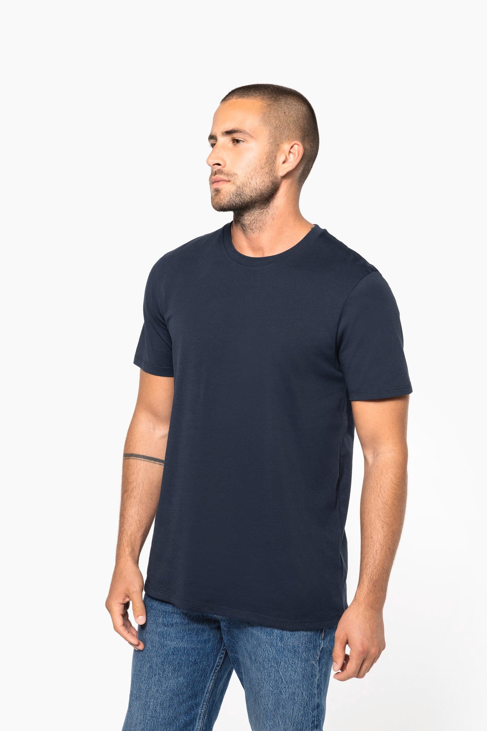 T-shirt col rond manches courtes unisexe en situation