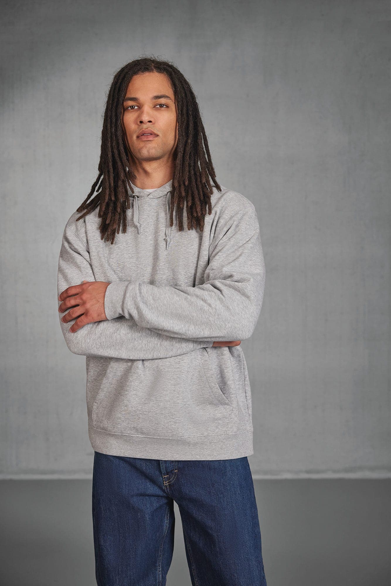 Sweat-shirt capuche en situation