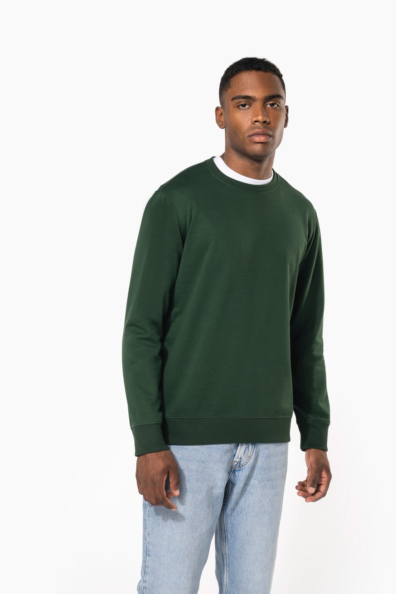 Sweat-shirt recyclé col rond unisexe en situation