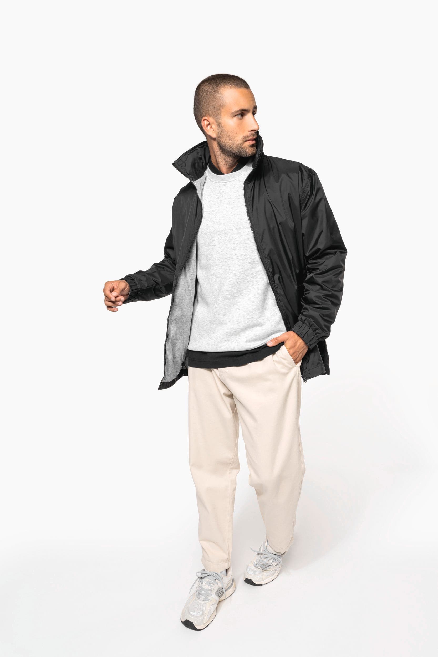 Coupe-vent doublé homme en situation