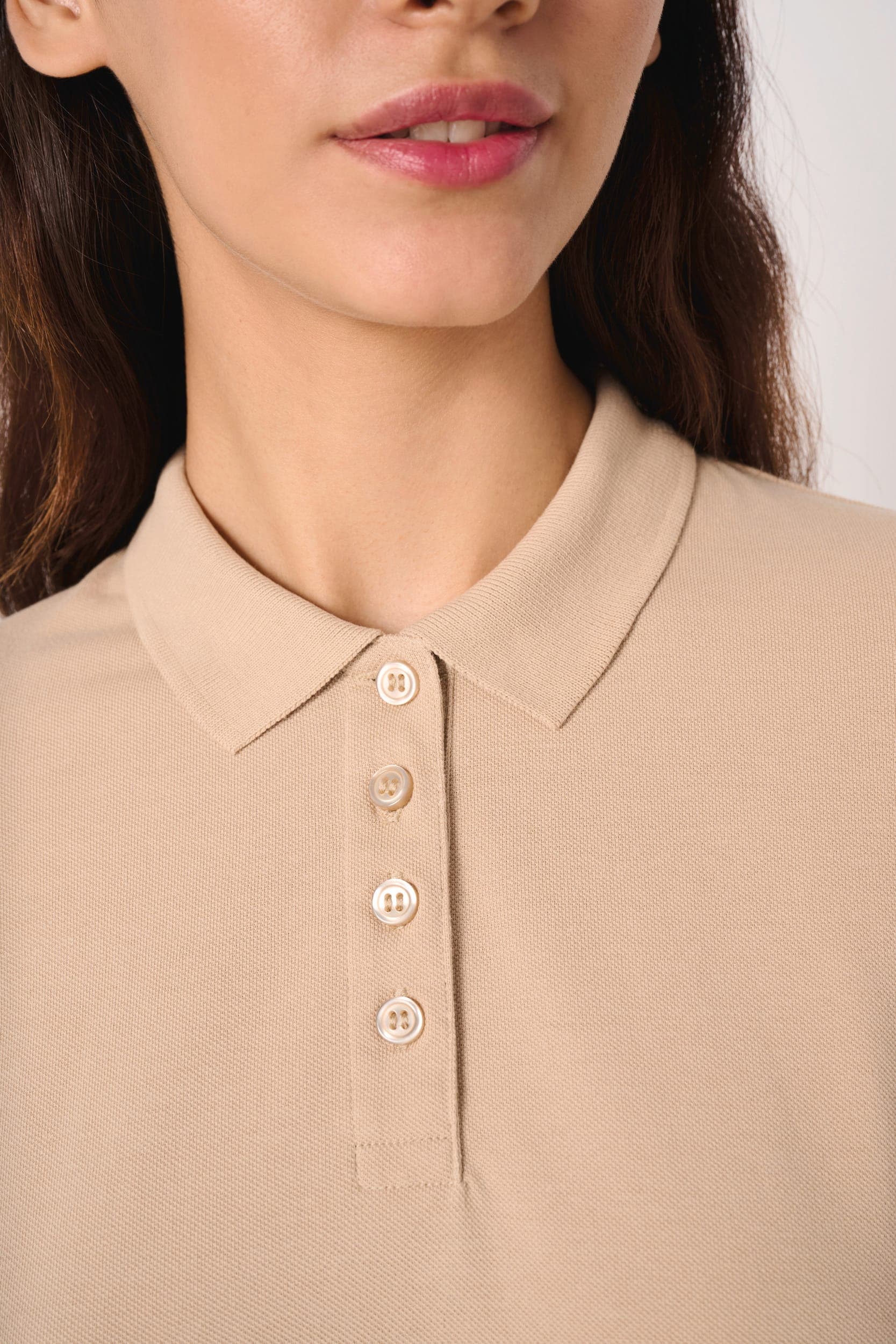Polo piqué femme en situation