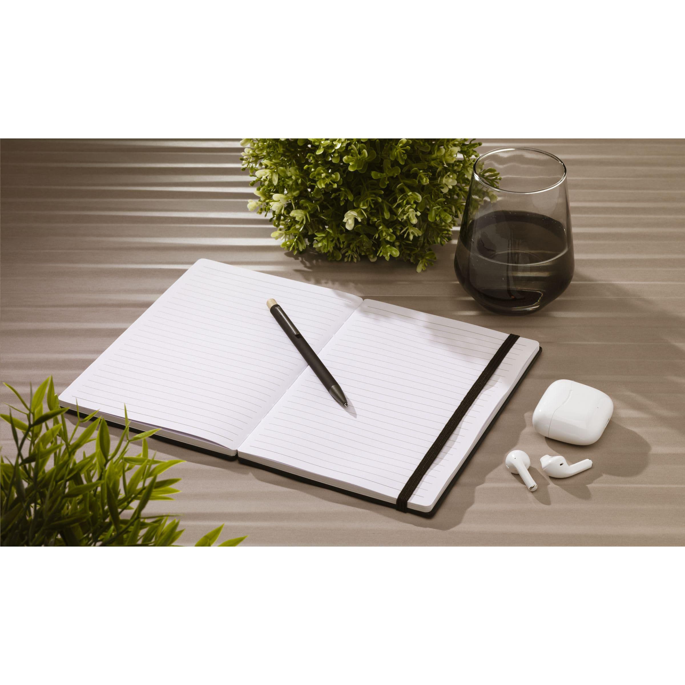 Carnet de notes bambou dos nu noir A5 en situation
