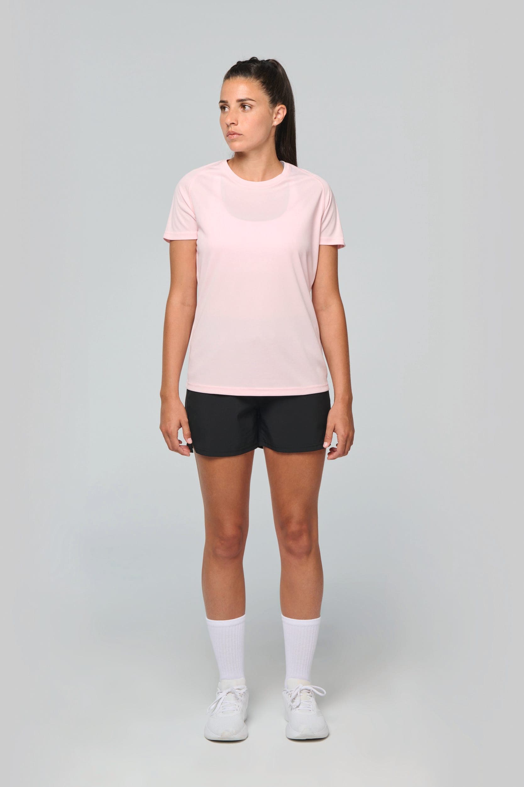 T-shirt de sport manches courtes femme en situation