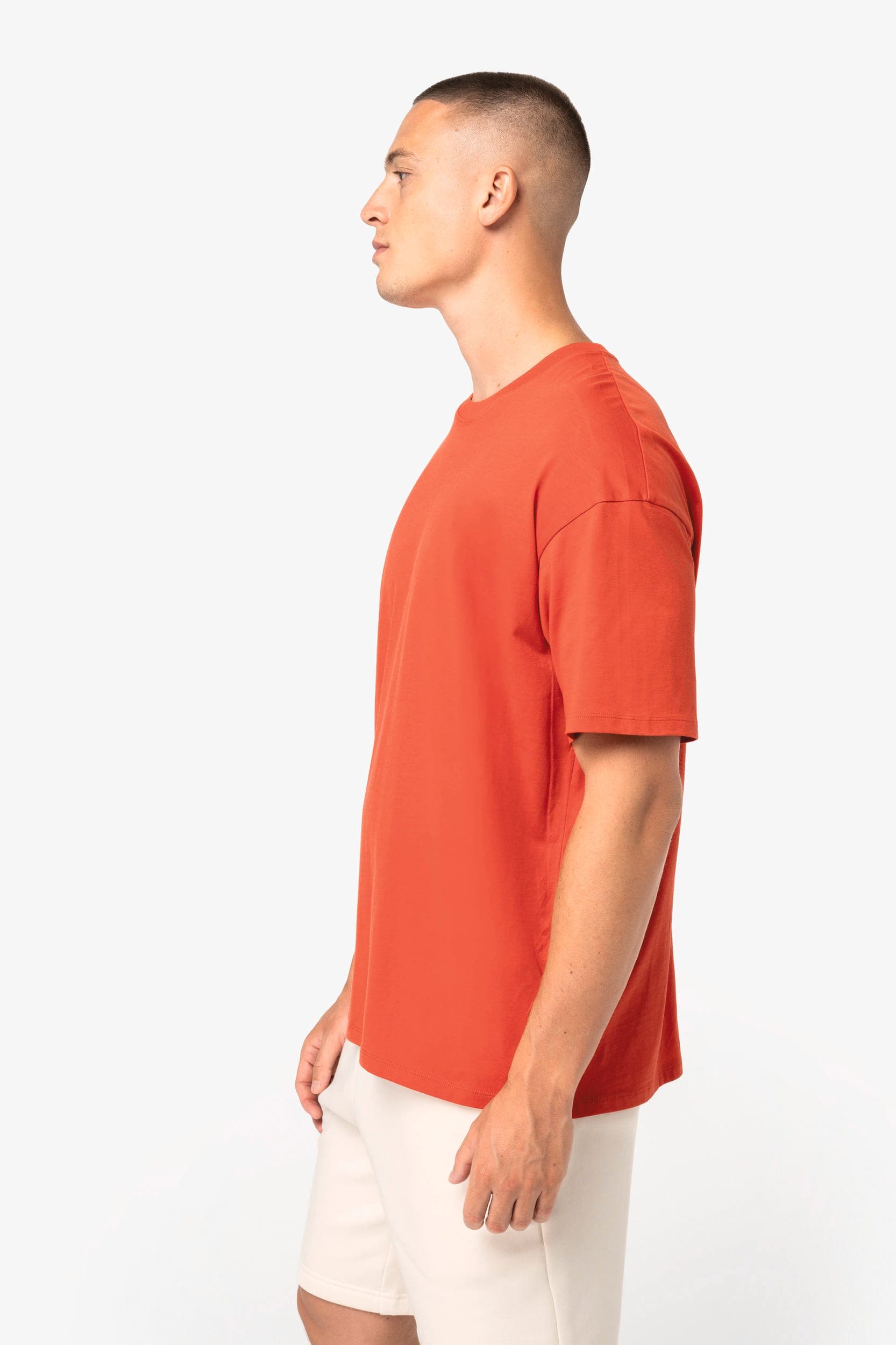 T-shirt écoresponsable oversize homme en situation