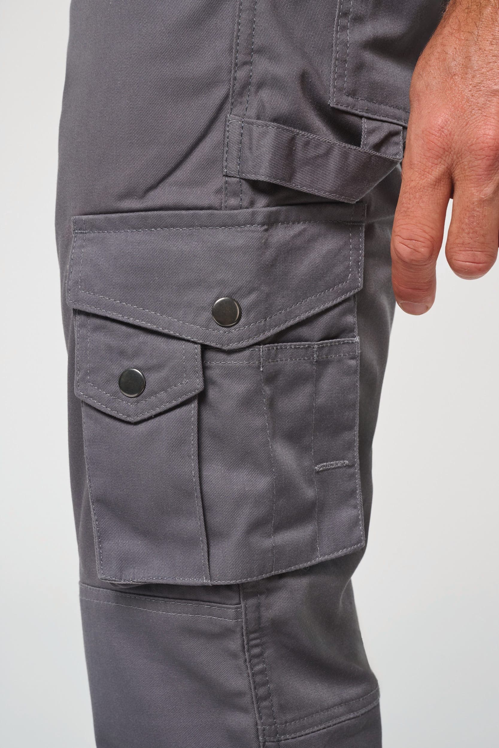 Pantalon de travail multipoches homme en situation
