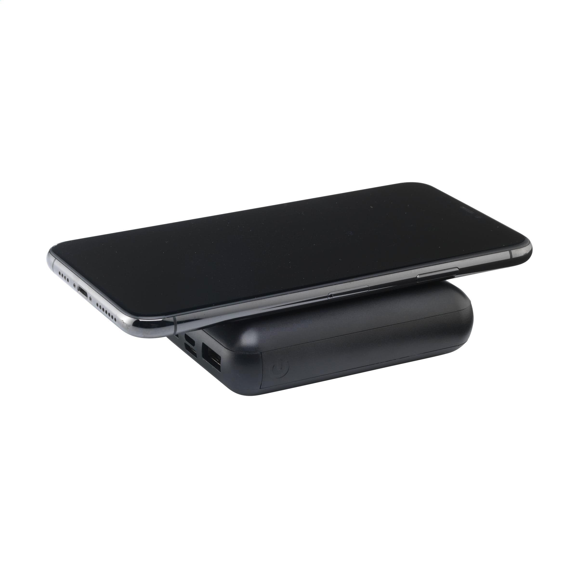 Powerbank sans fil RCS PocketPower ABS recyclé 10000 mAh en situation