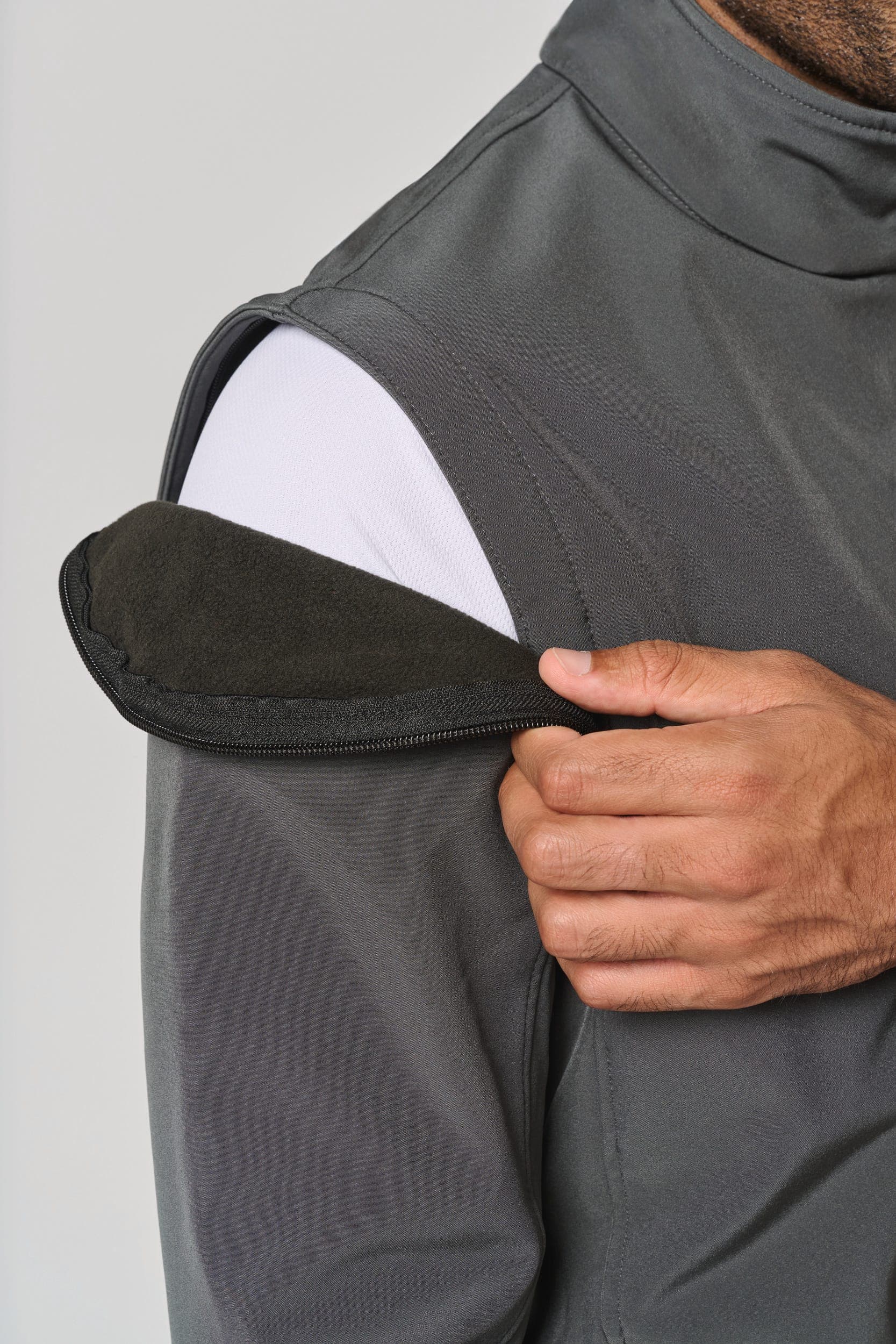 Veste softshell sport manches amovibles unisexe en situation