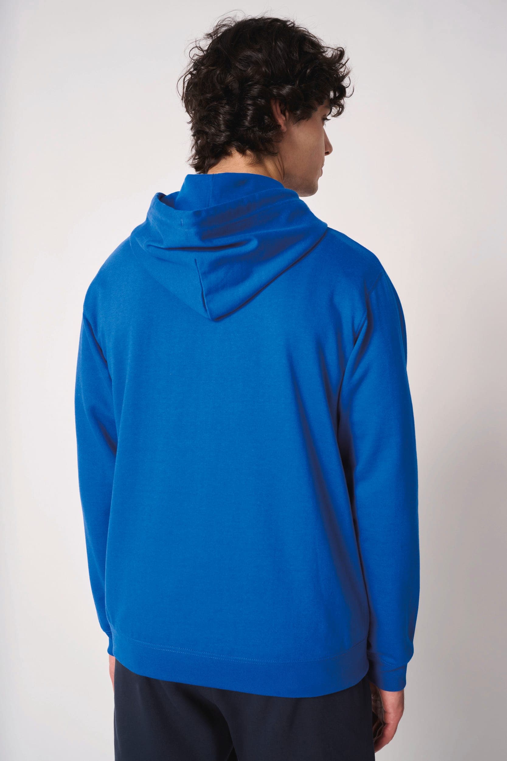 Sweat-shirt à capuche unisexe en situation