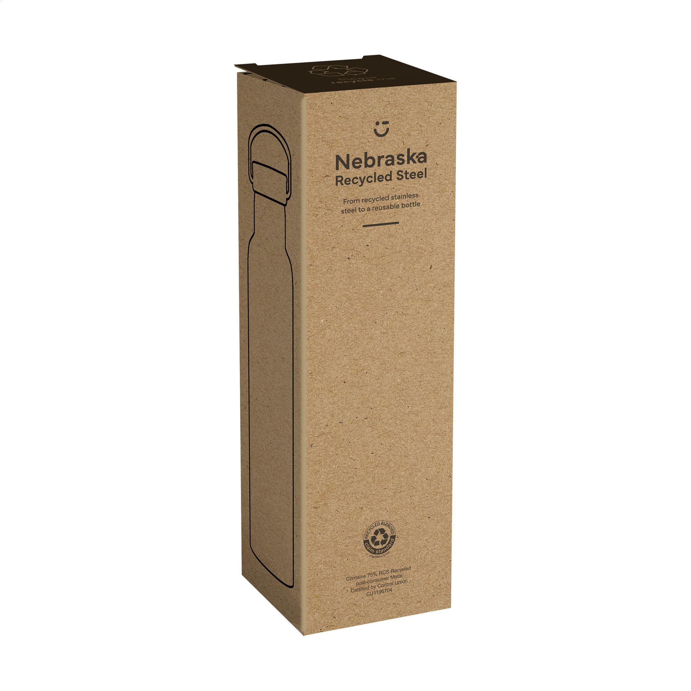 Bouteille simple paroi en acier recyclé RCS Nebraska 800 ml en situation