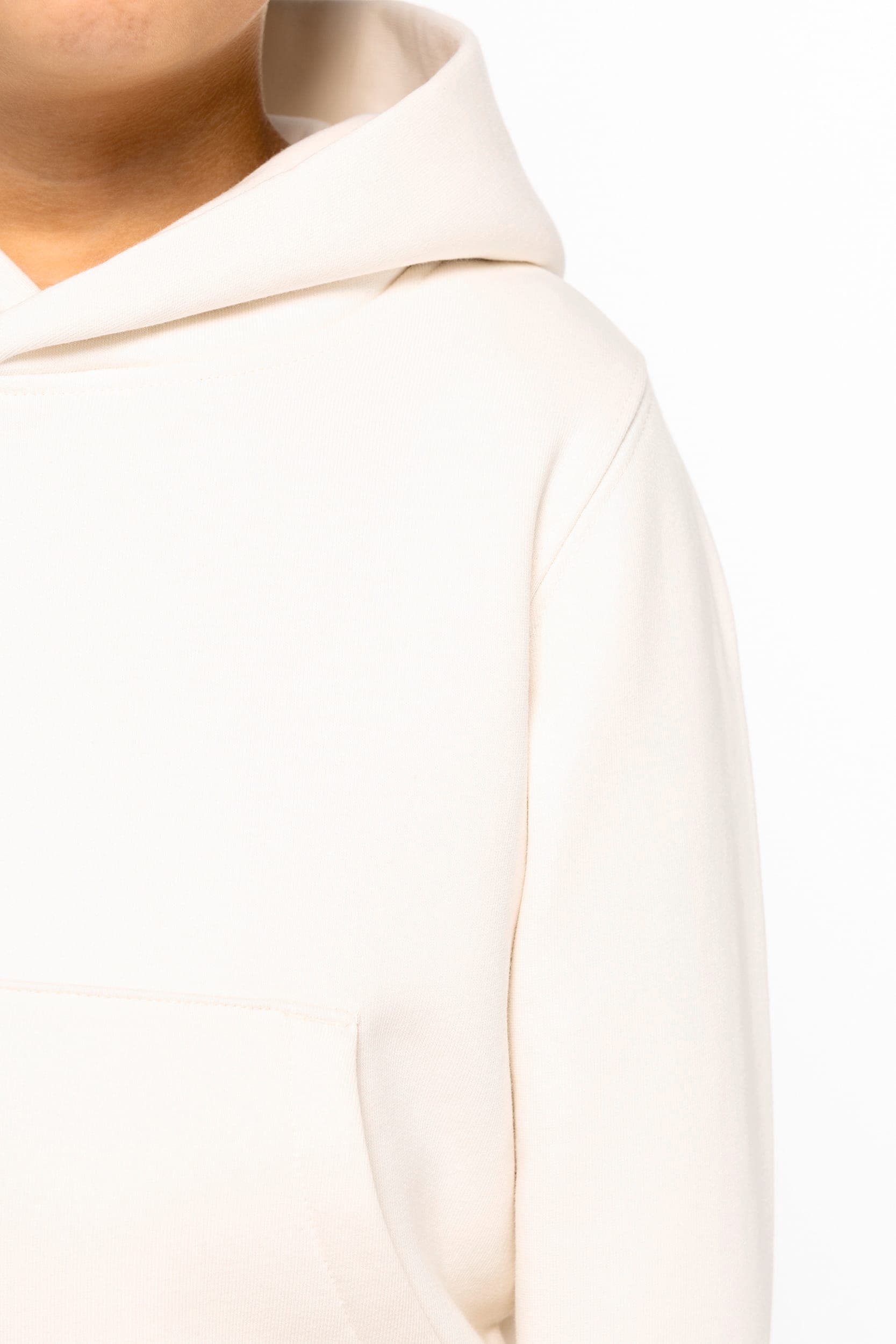 Sweat-shirt écoresponsable à capuche enfant en situation