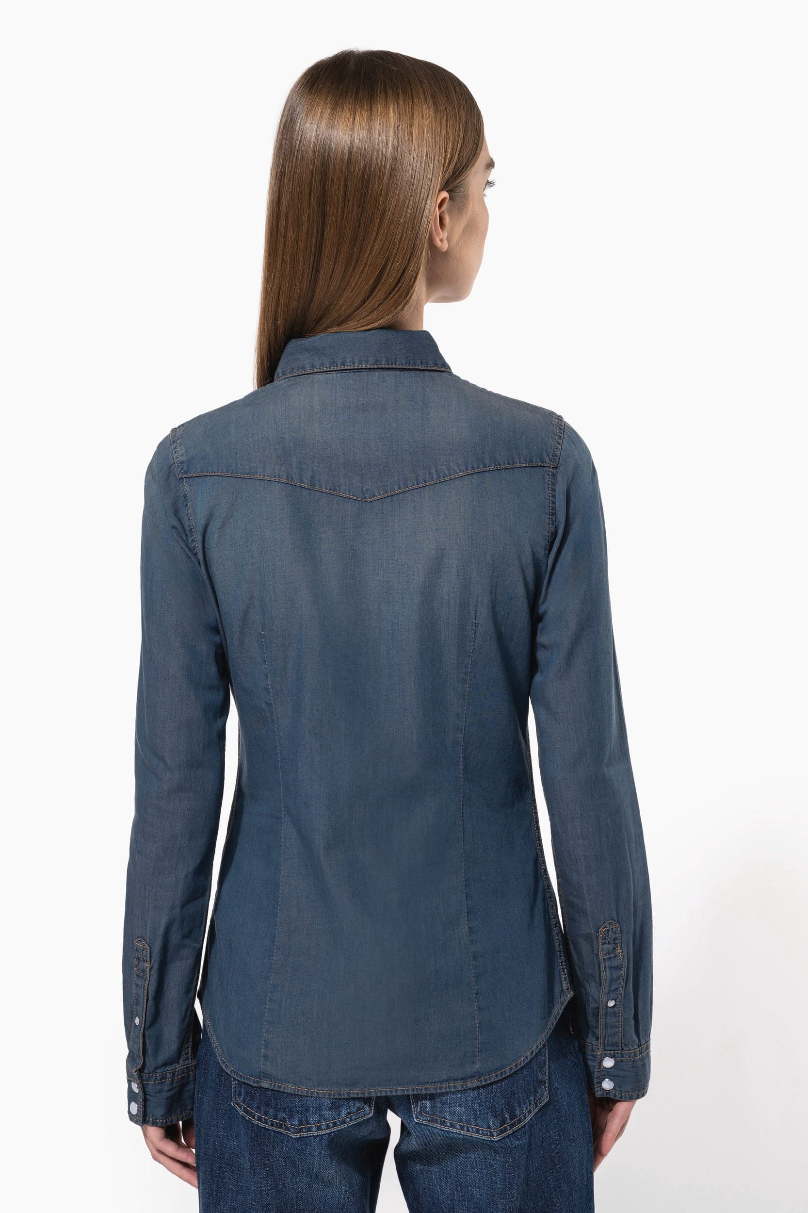 Chemise denim manches longues femme en situation
