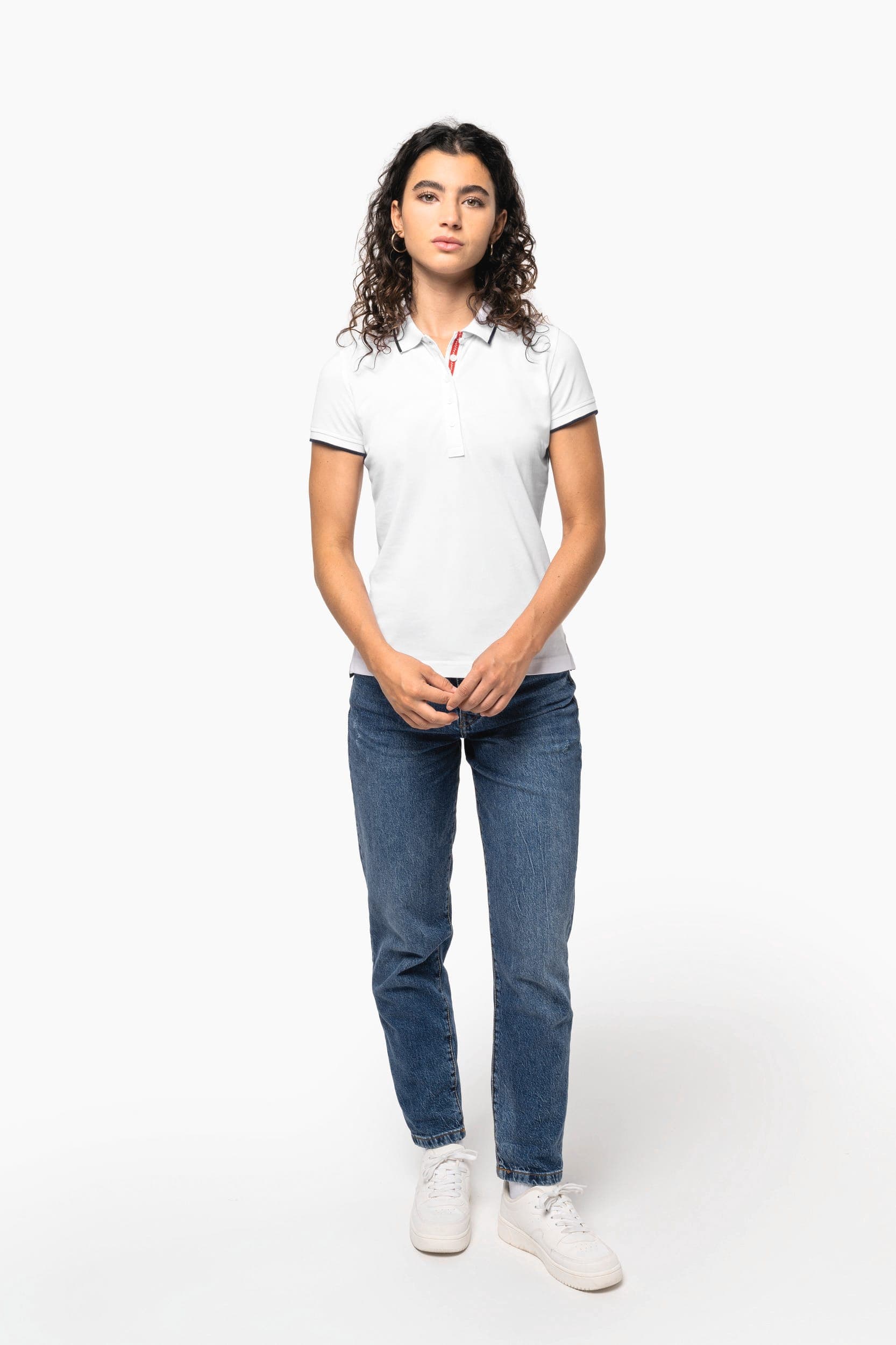 Polo maille piquée manches courtes femme en situation