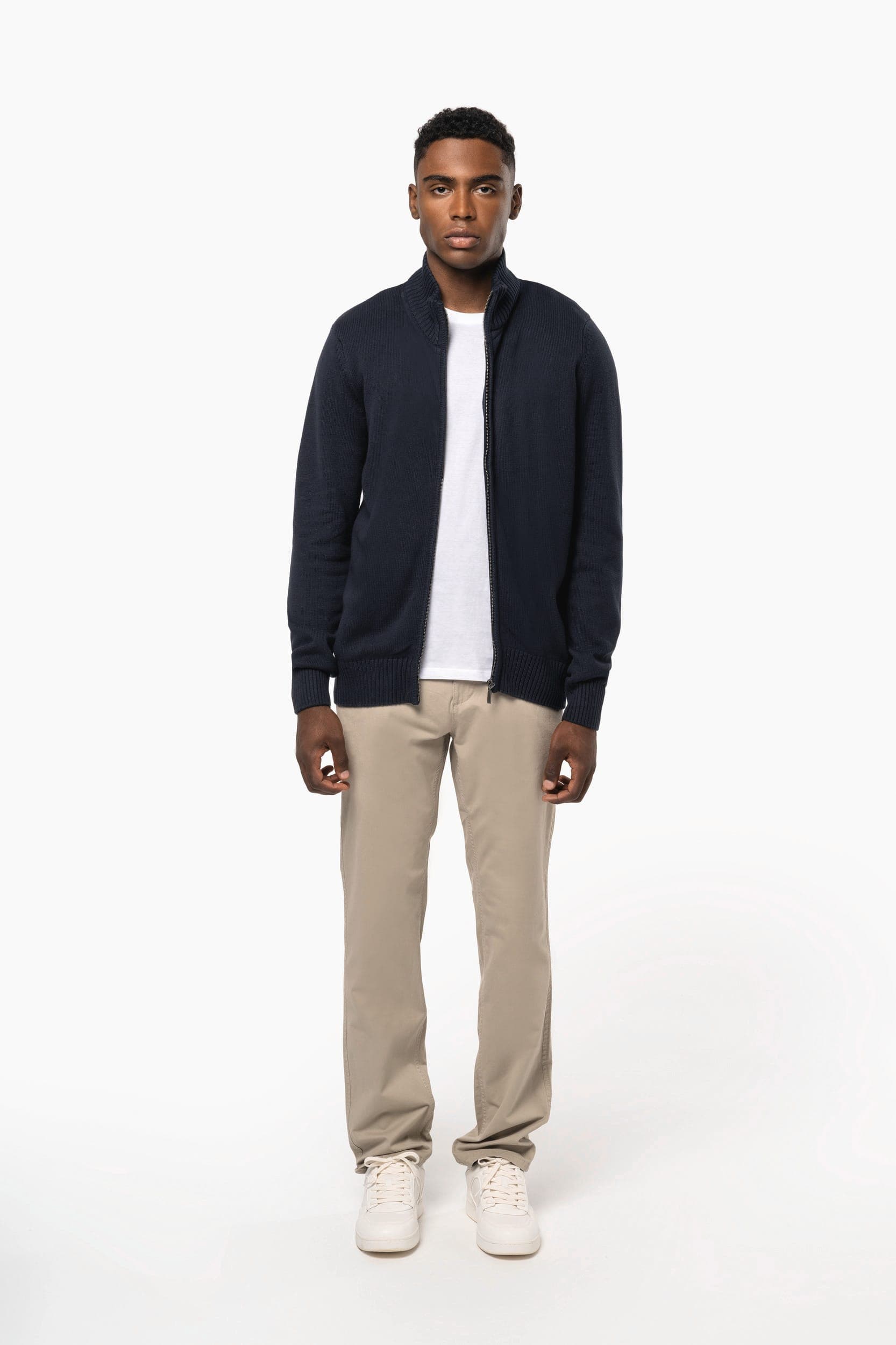 Cardigan zippé en situation