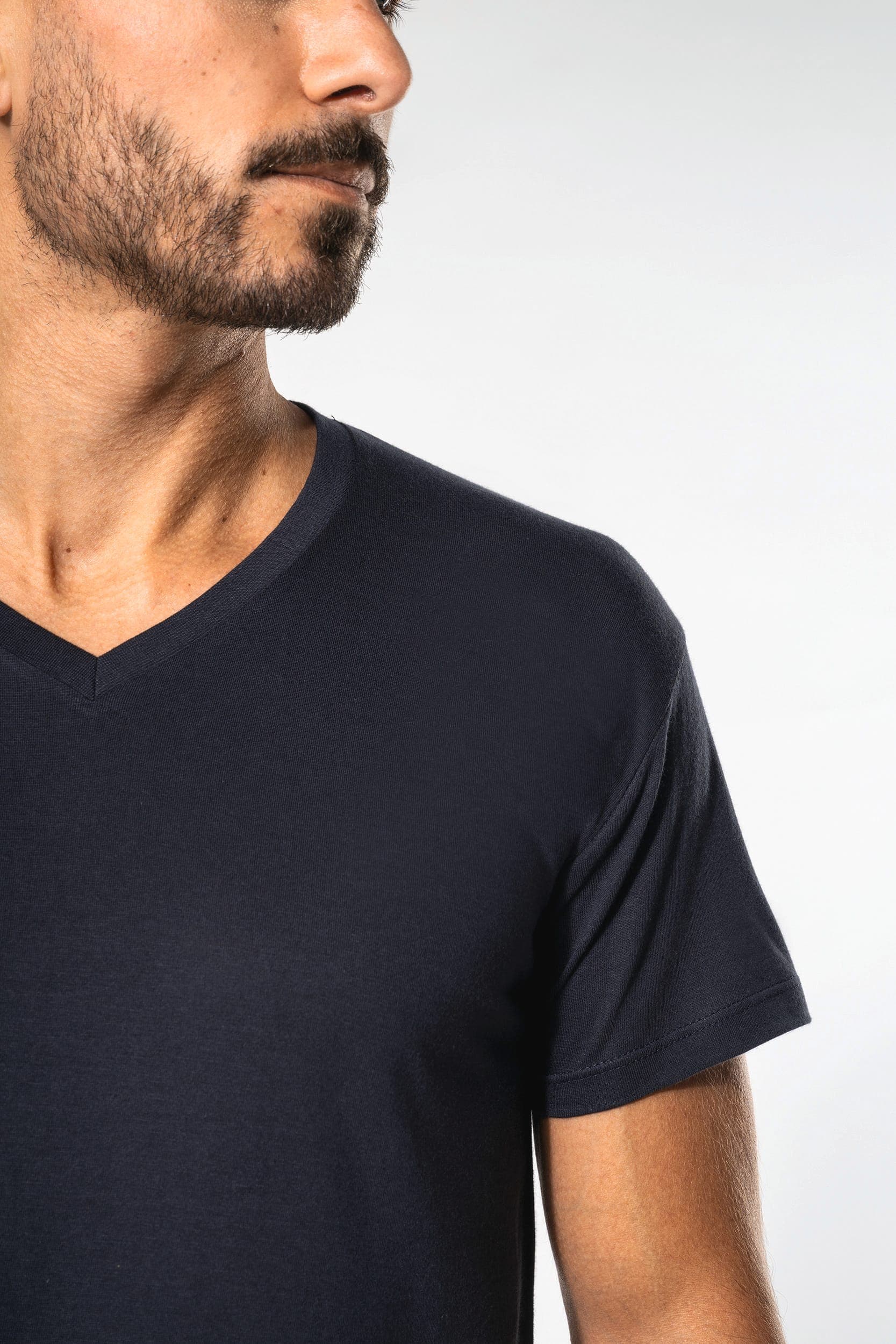 T-shirt Bio150 col V homme en situation