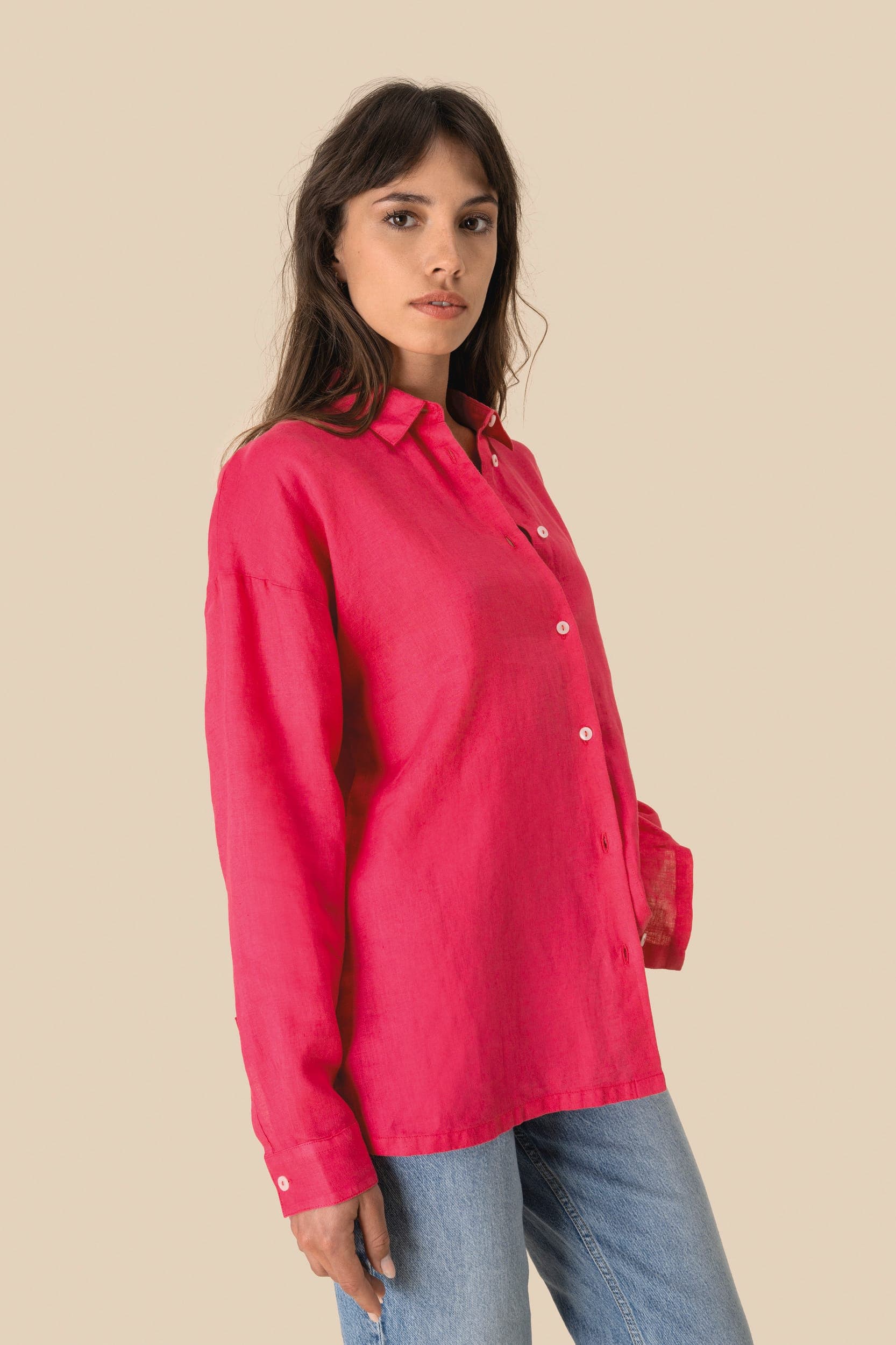 Chemise oversize en lin femme en situation