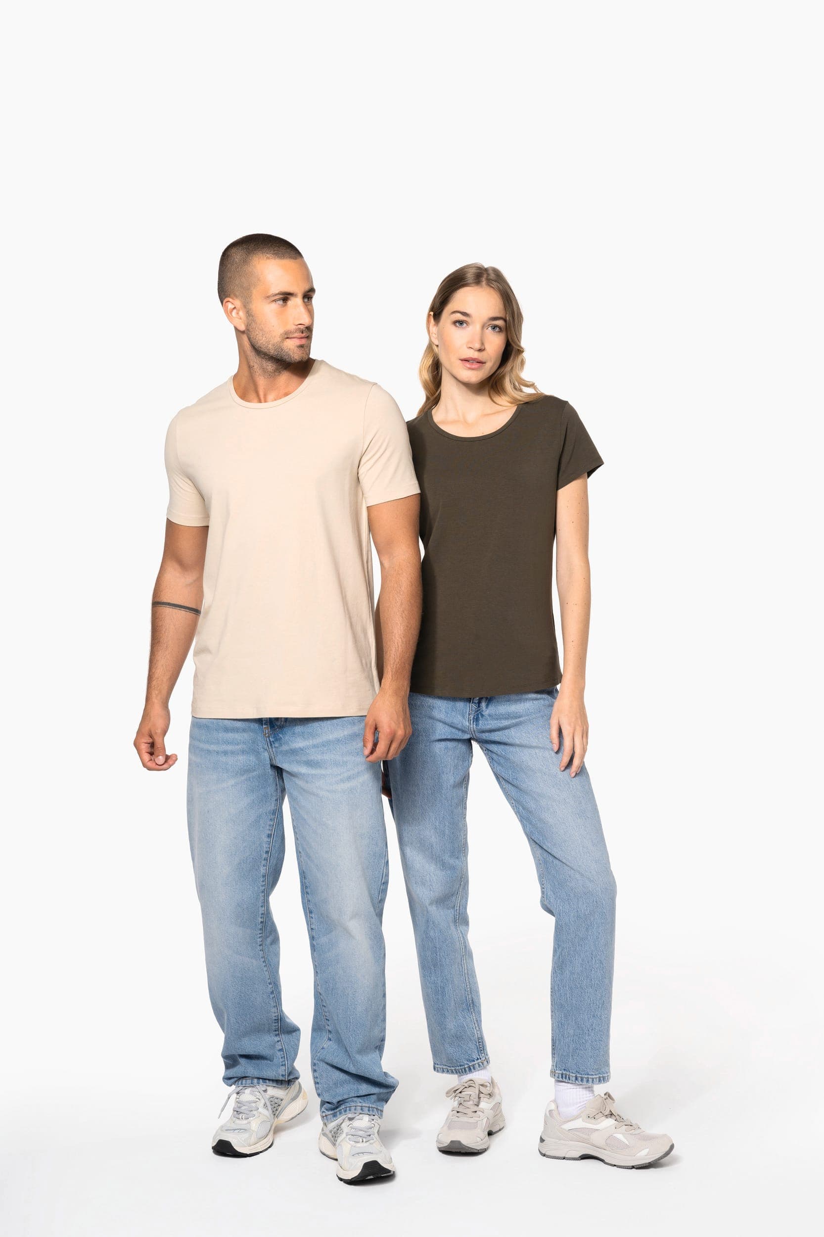 T-shirt col rond manches courtes femme en situation