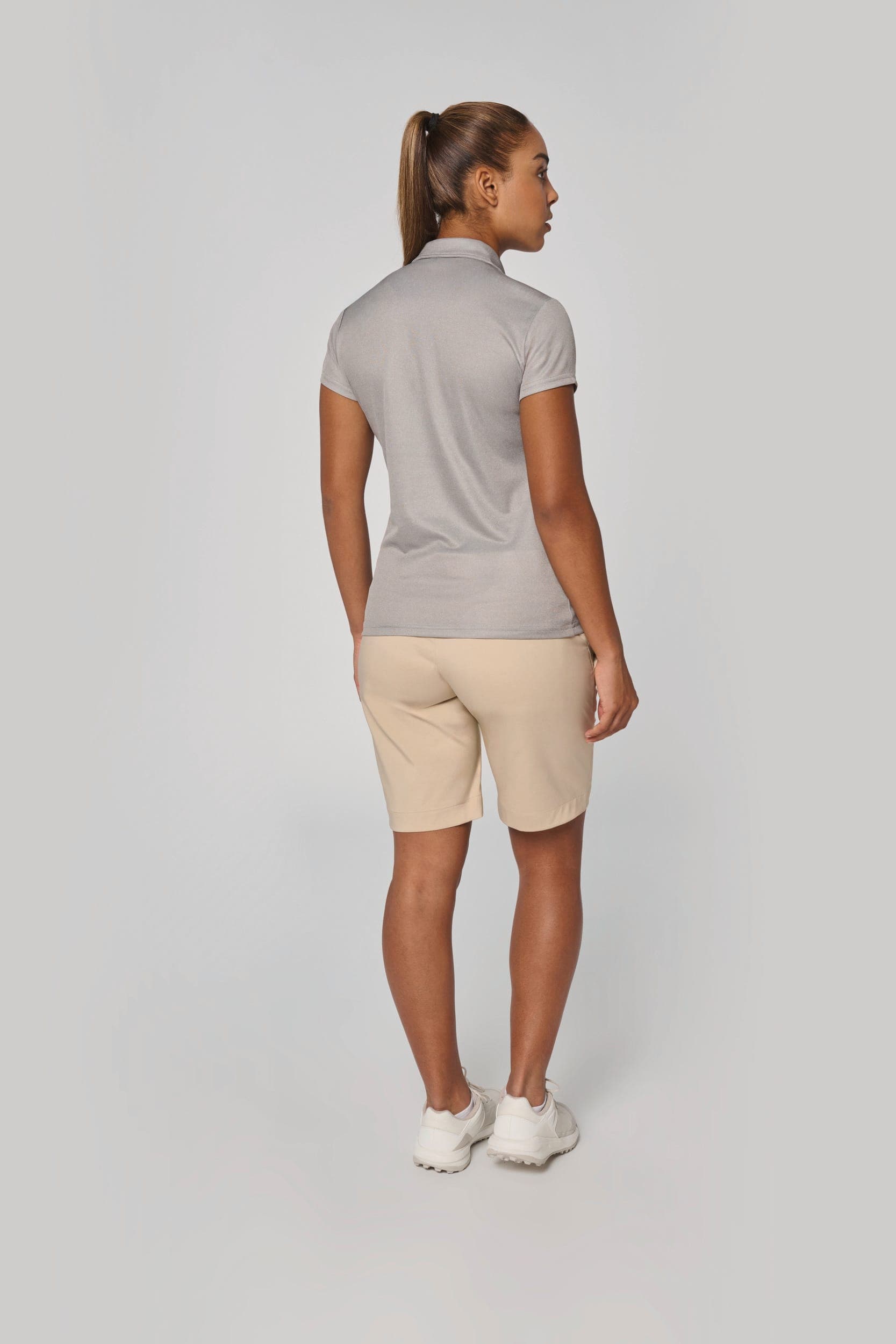 Polo sport manches courtes femme en situation