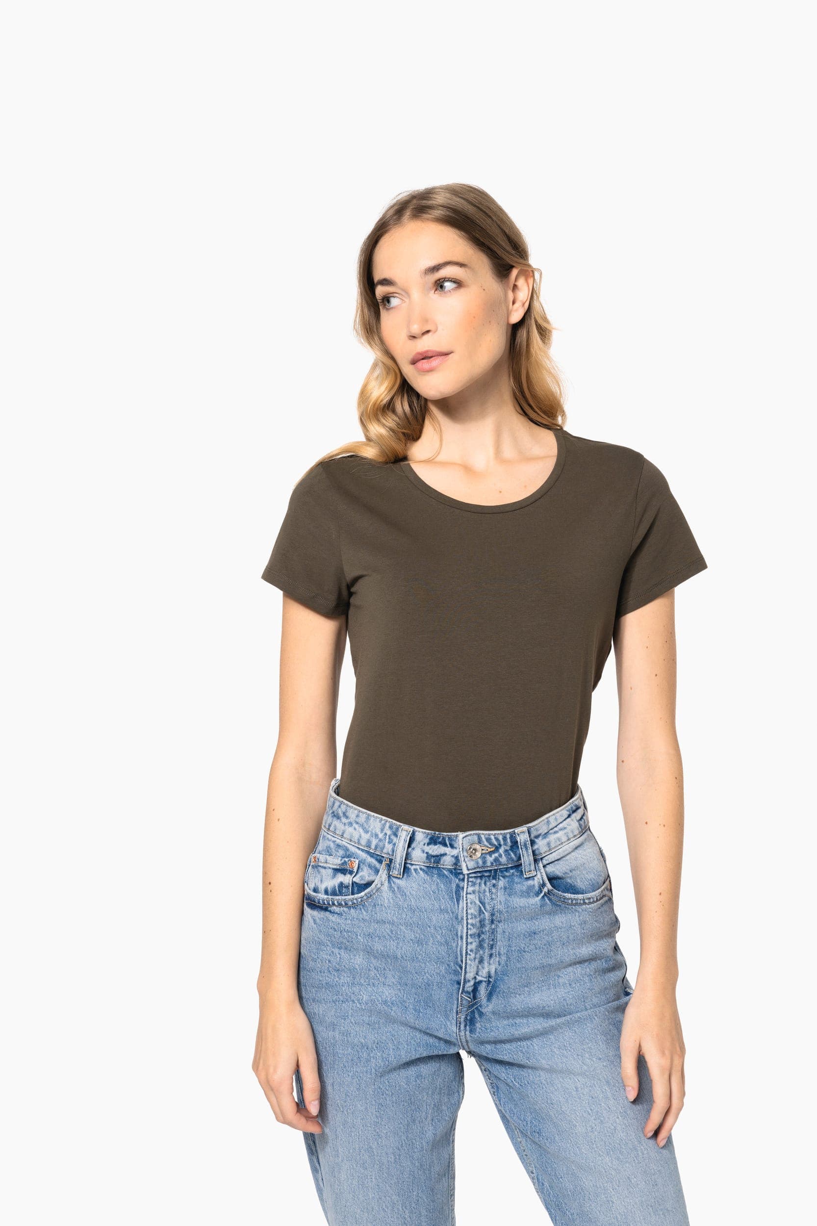 T-shirt col rond manches courtes femme en situation