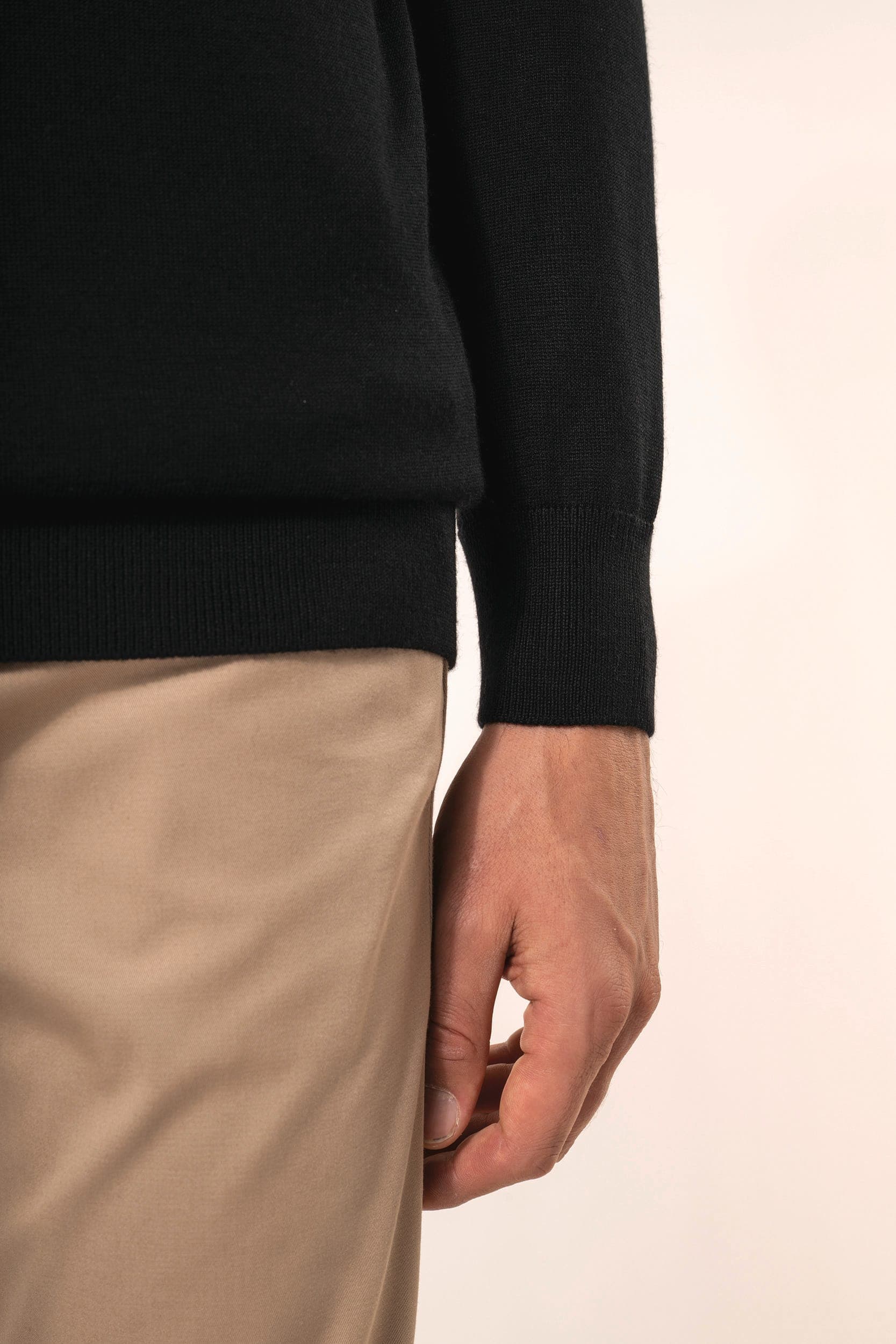 Pull Mérinos col V homme en situation