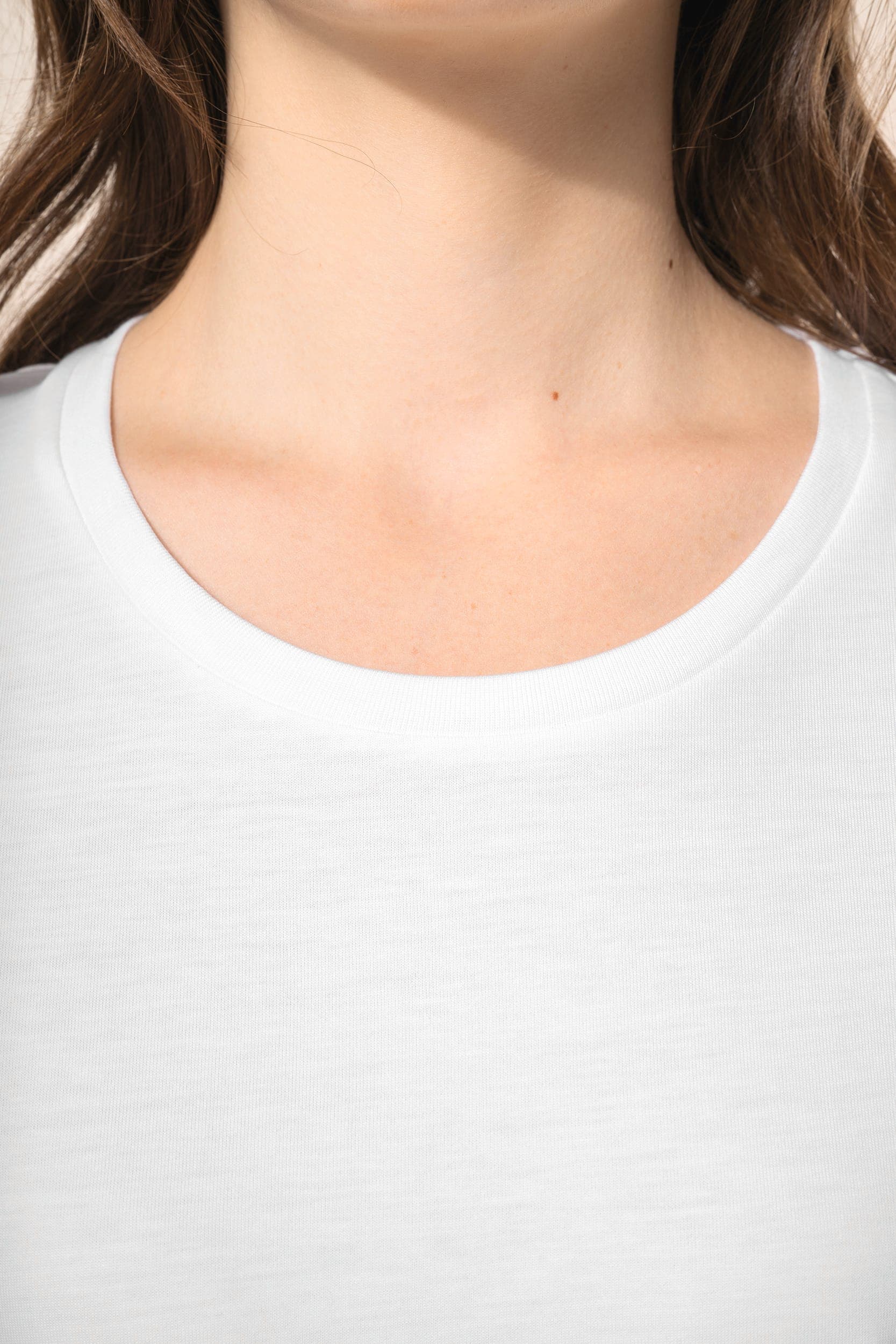 T-shirt Supima® col rond manches courtes femme en situation
