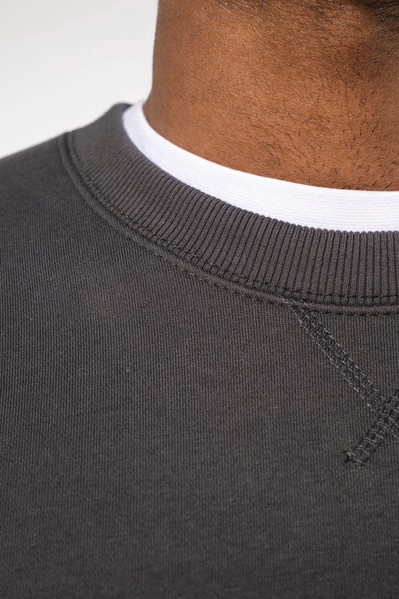 Sweat-shirt col rond unisexe en situation