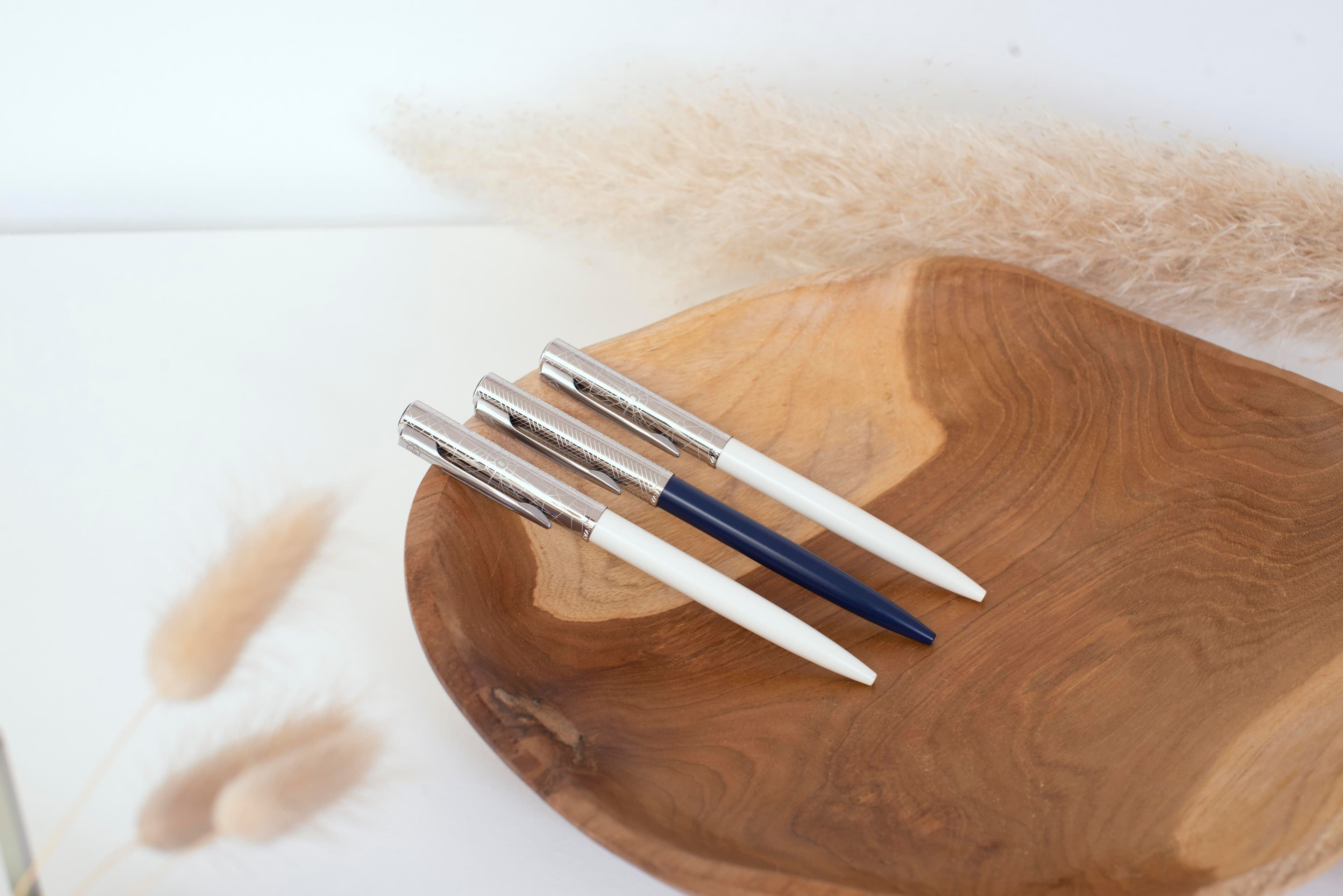 Stylo bille Waterman Allure Deluxe | Acier inoxydable en situation