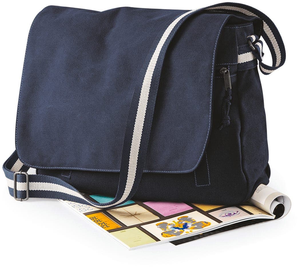 Sac courrier vintage en toile en situation