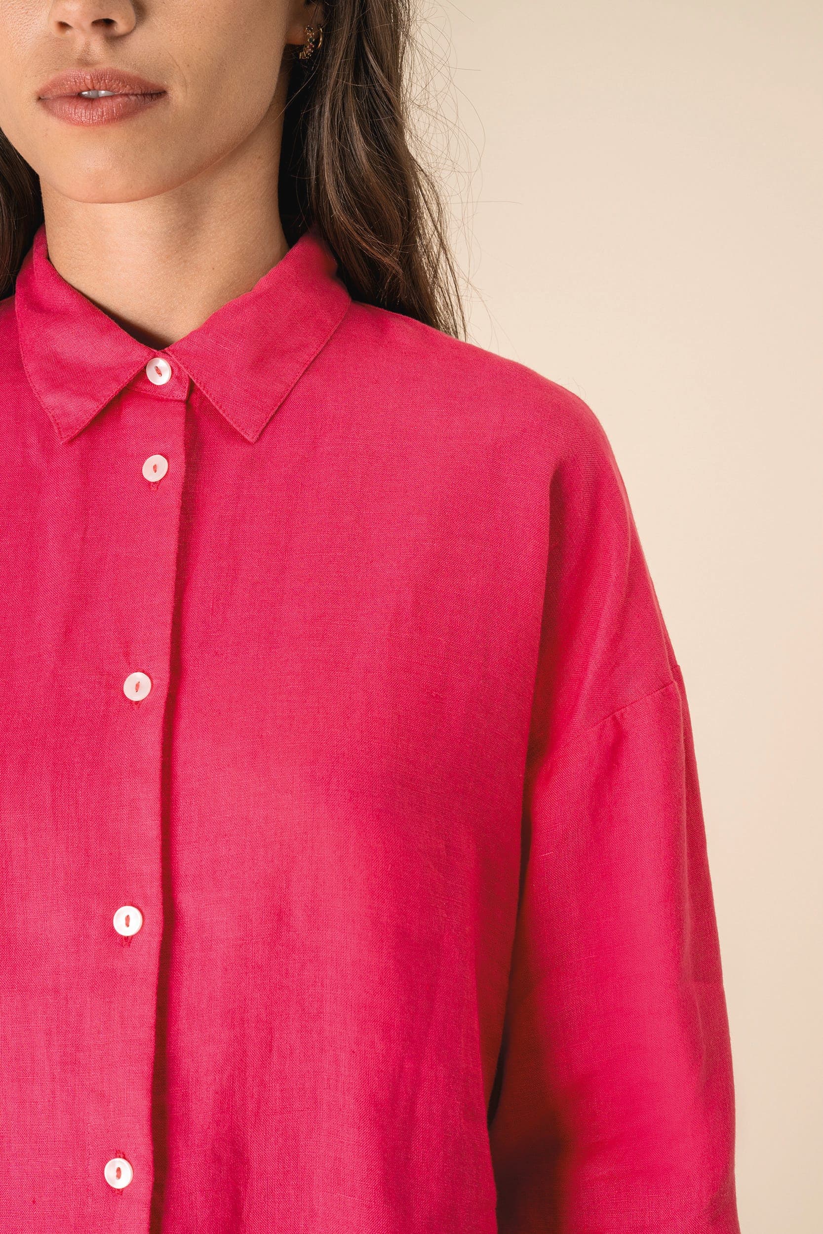 Chemise oversize en lin femme en situation