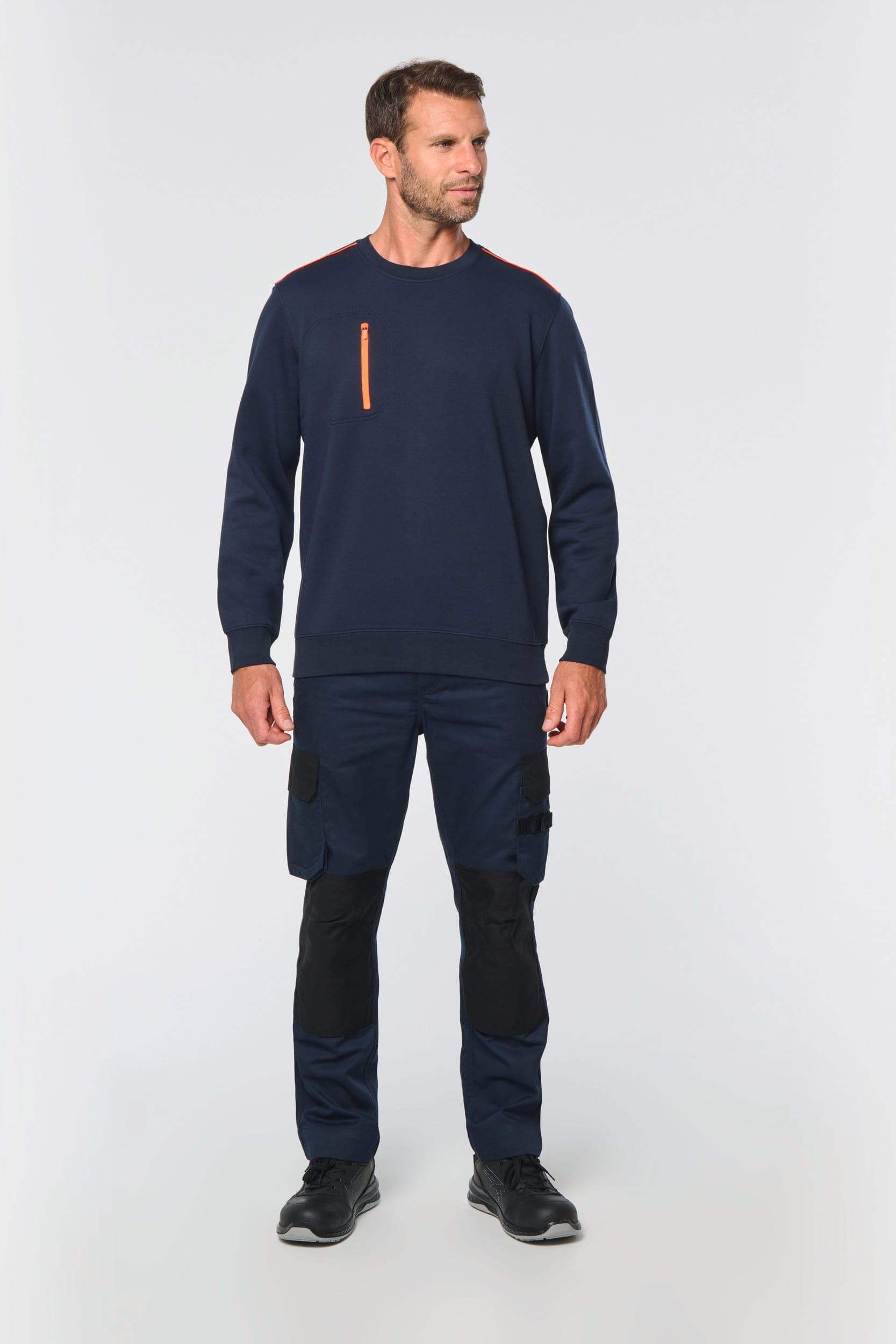 Sweat-shirt Day To Day zip poche contrastée unisexe en situation