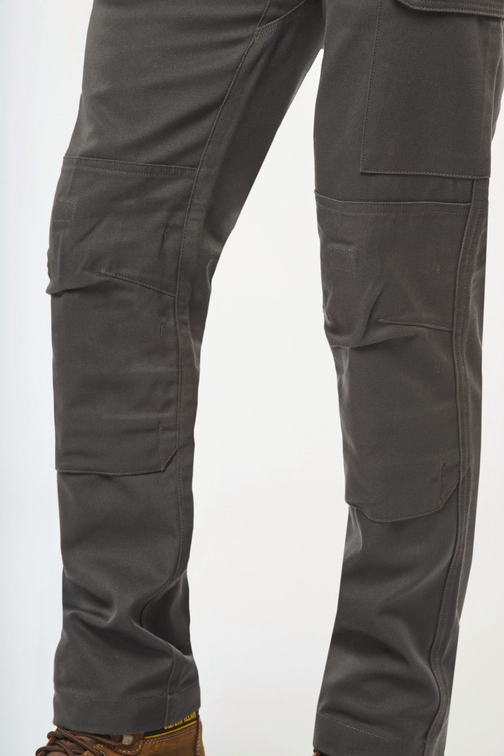 Pantalon de travail multipoches homme en situation