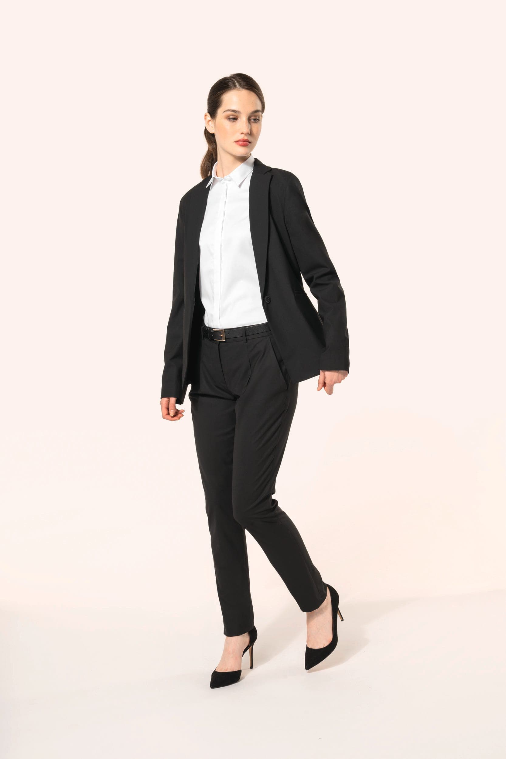 Pantalon City femme en situation