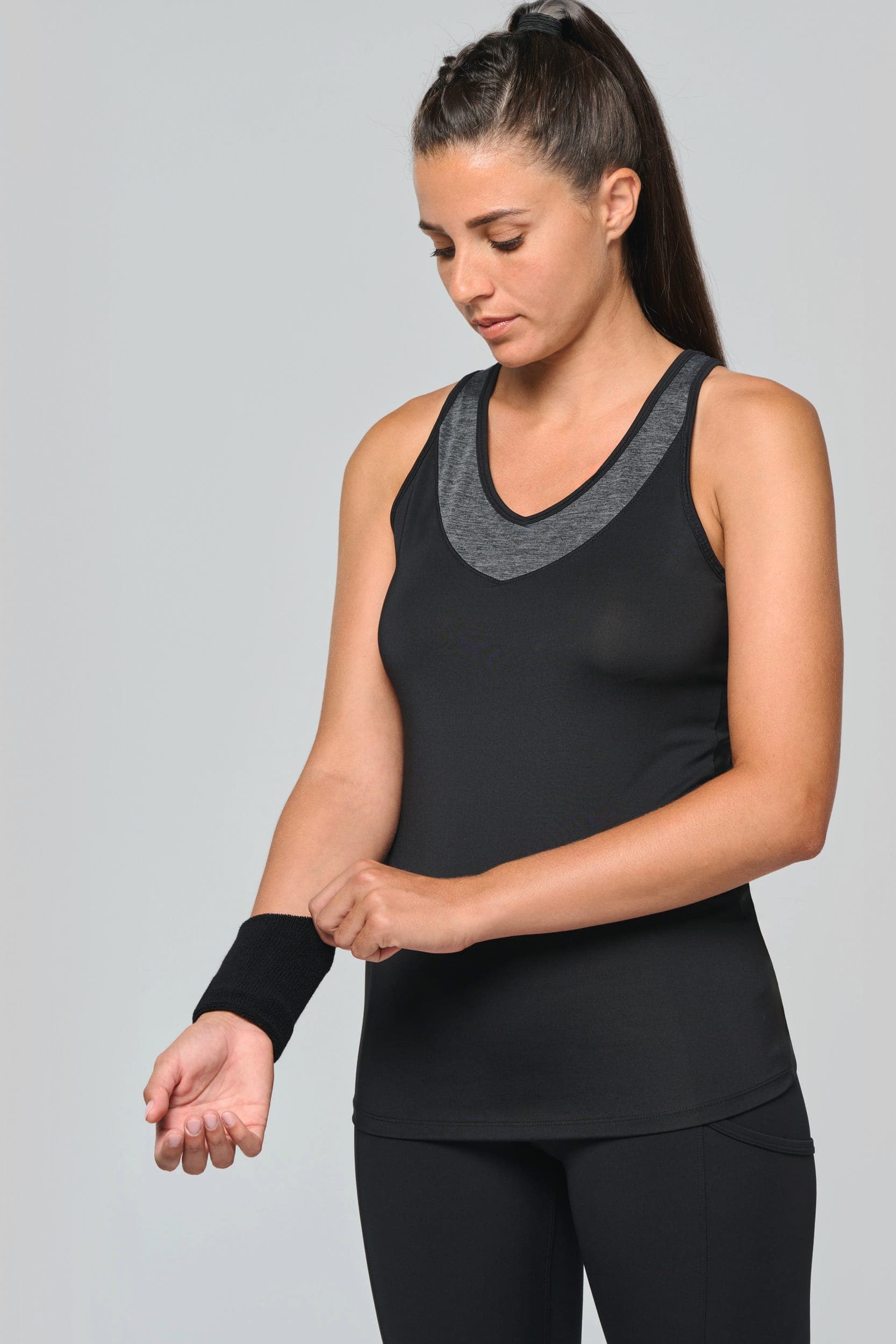Poignet éponge multisports unisexe en situation