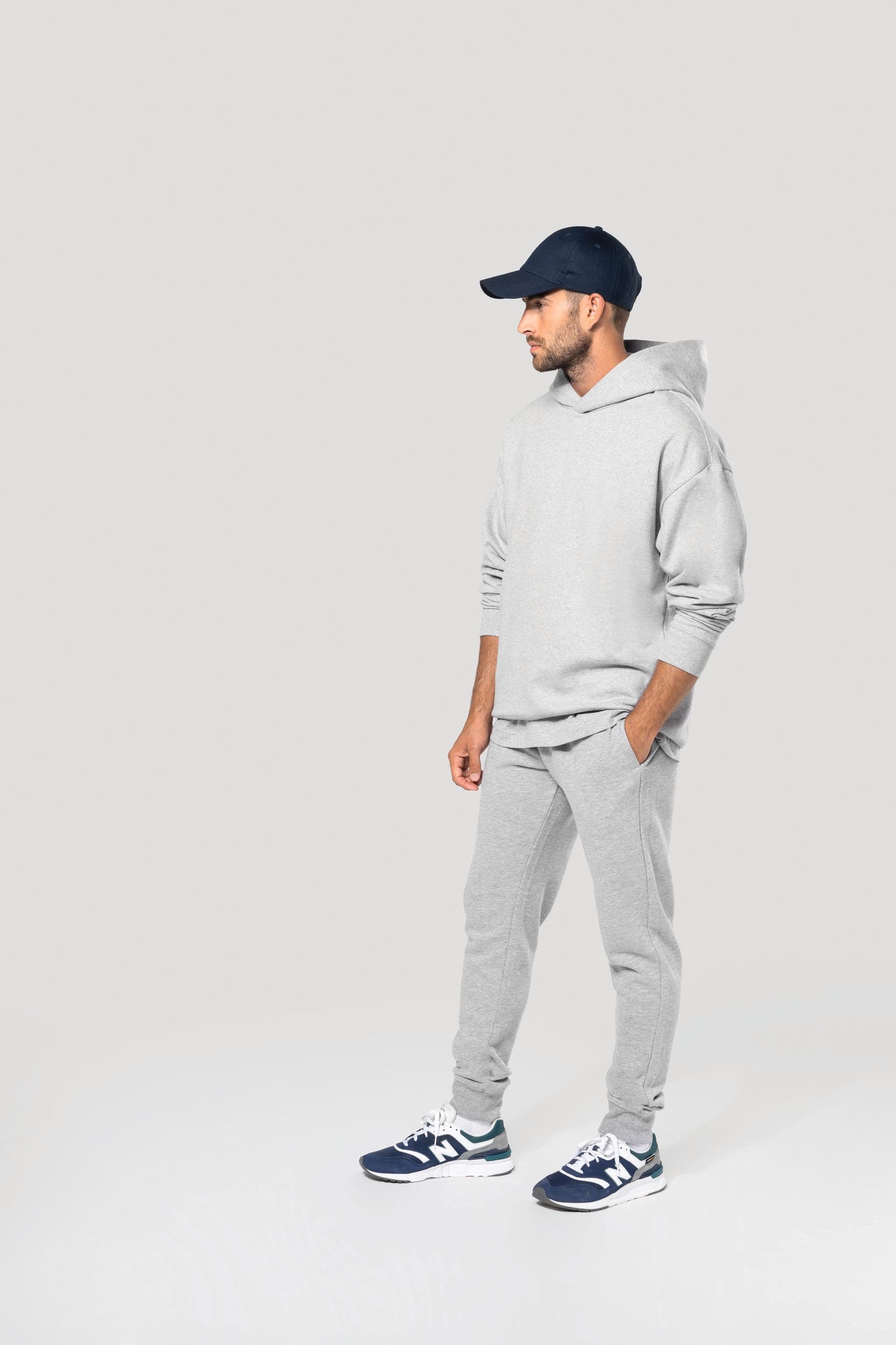Pantalon molleton non gratté écoresponsable homme en situation
