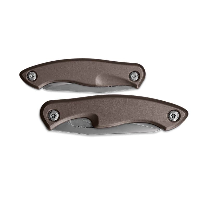 COUTEAU PLIABLE MANCHE ALU LAME INOX en situation
