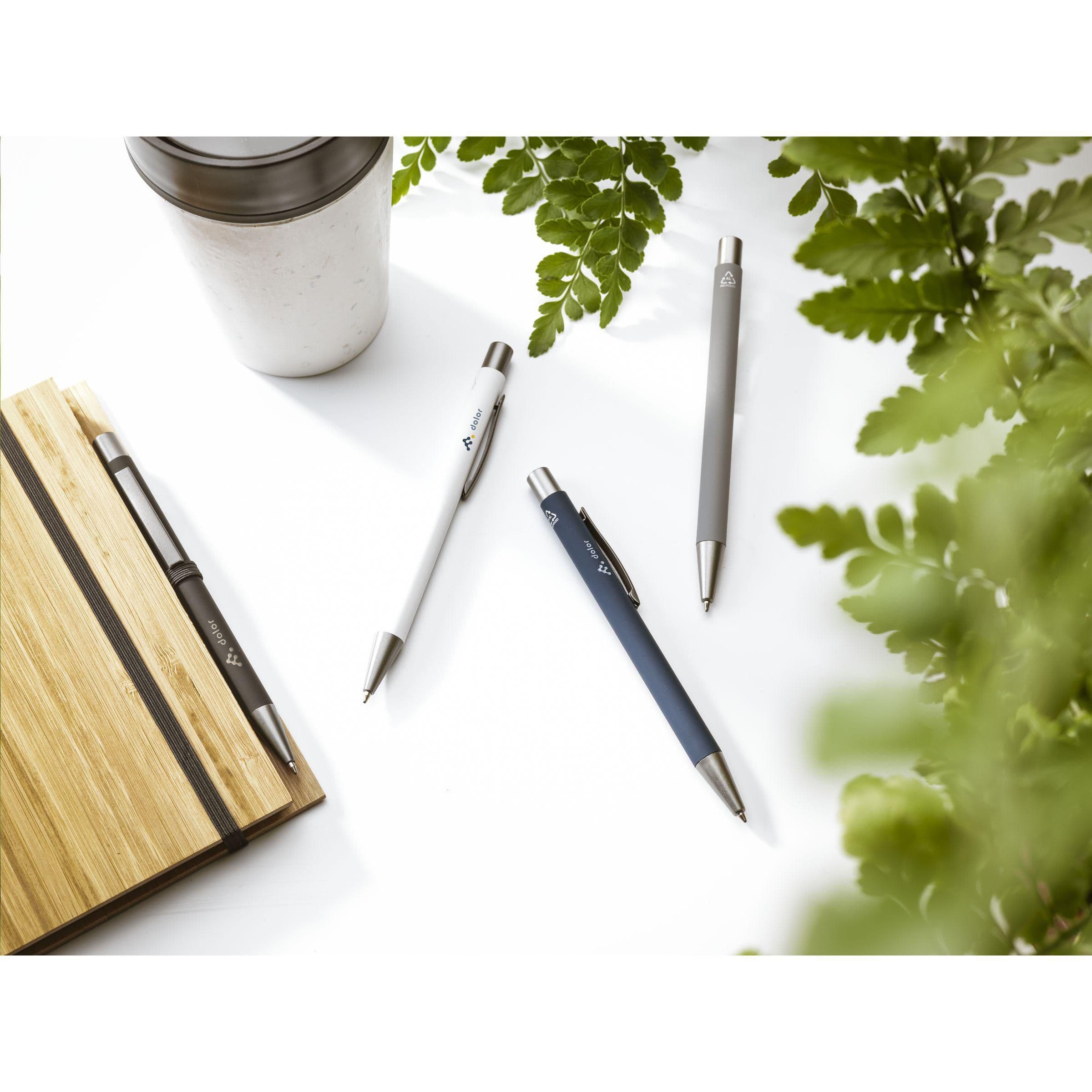Stylo Brady Soft Touch en alu recyclé en situation