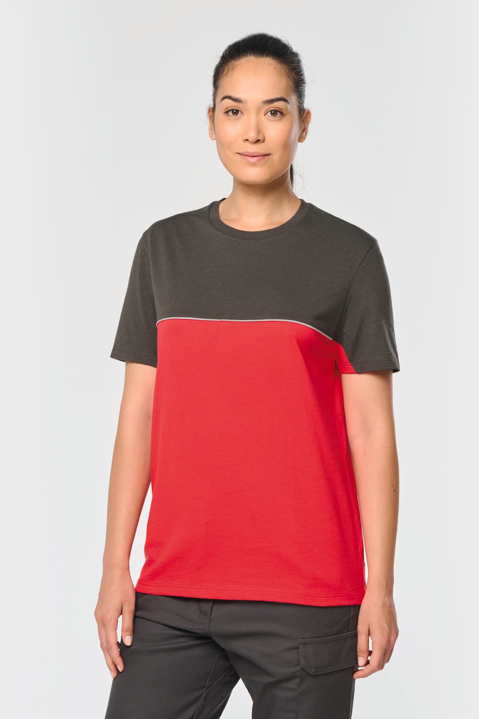 T-shirt bicolore écoresponsable manches courtes unisexe en situation