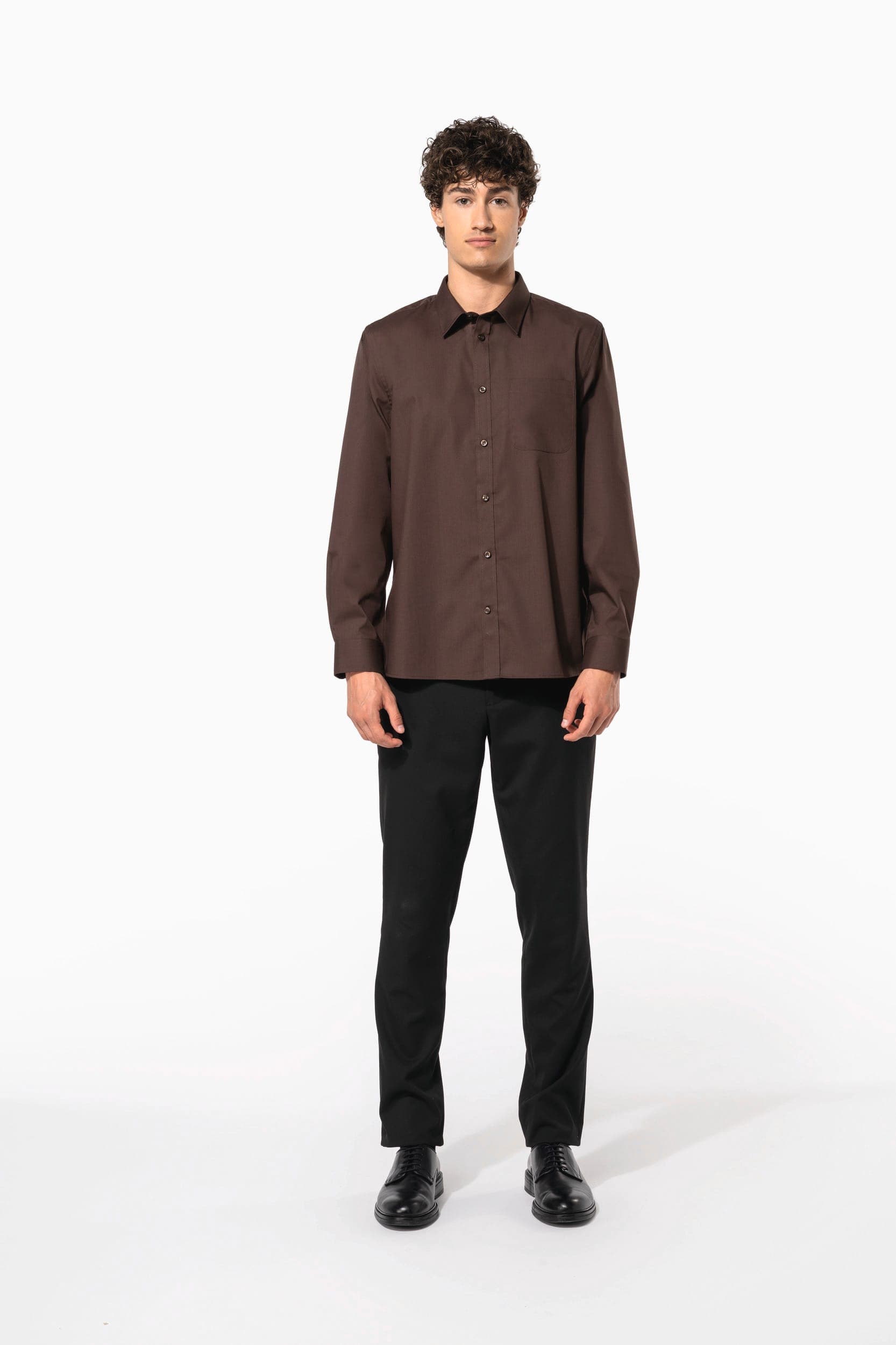 Chemise popeline polycoton entretien facile homme en situation